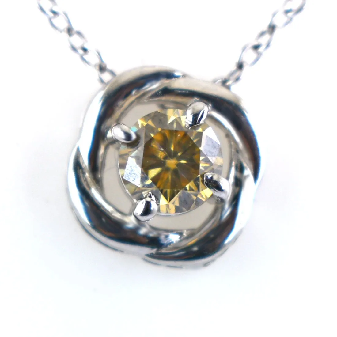 0.60 Cts Elegant Champagne Diamond Pendant In latest Style For Gifting.