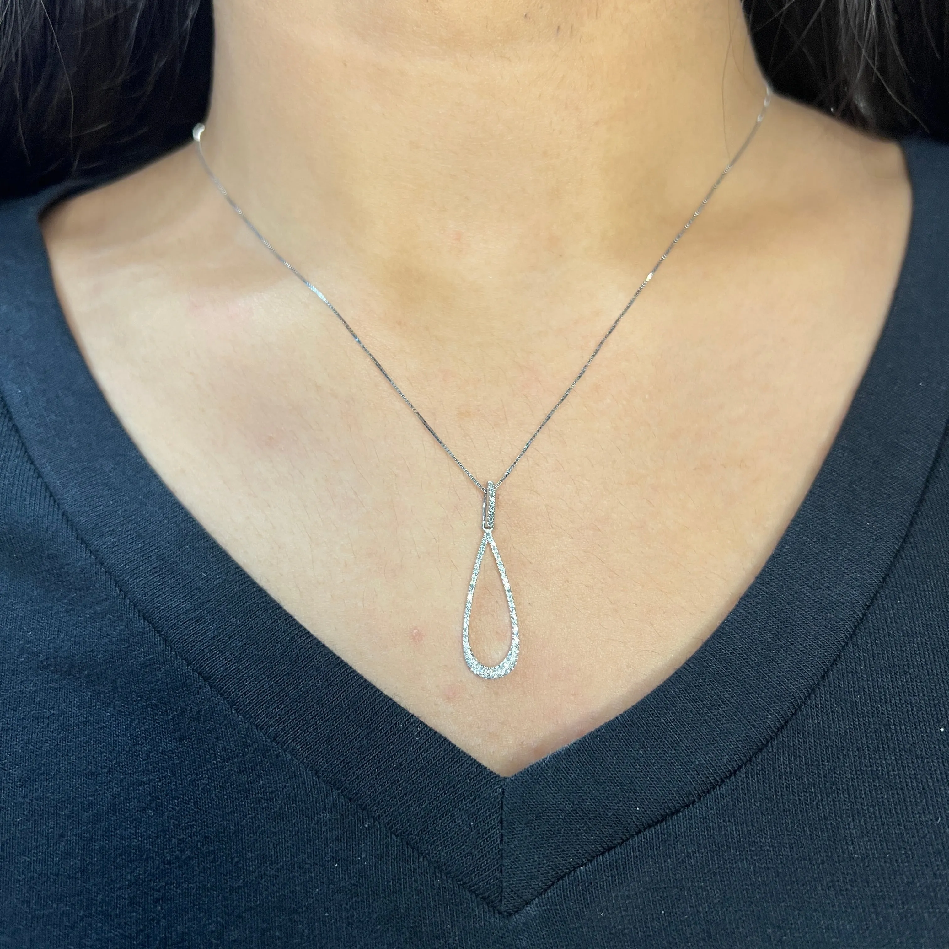 10K White Gold (0.12ct) Diamond Teardrop Necklace