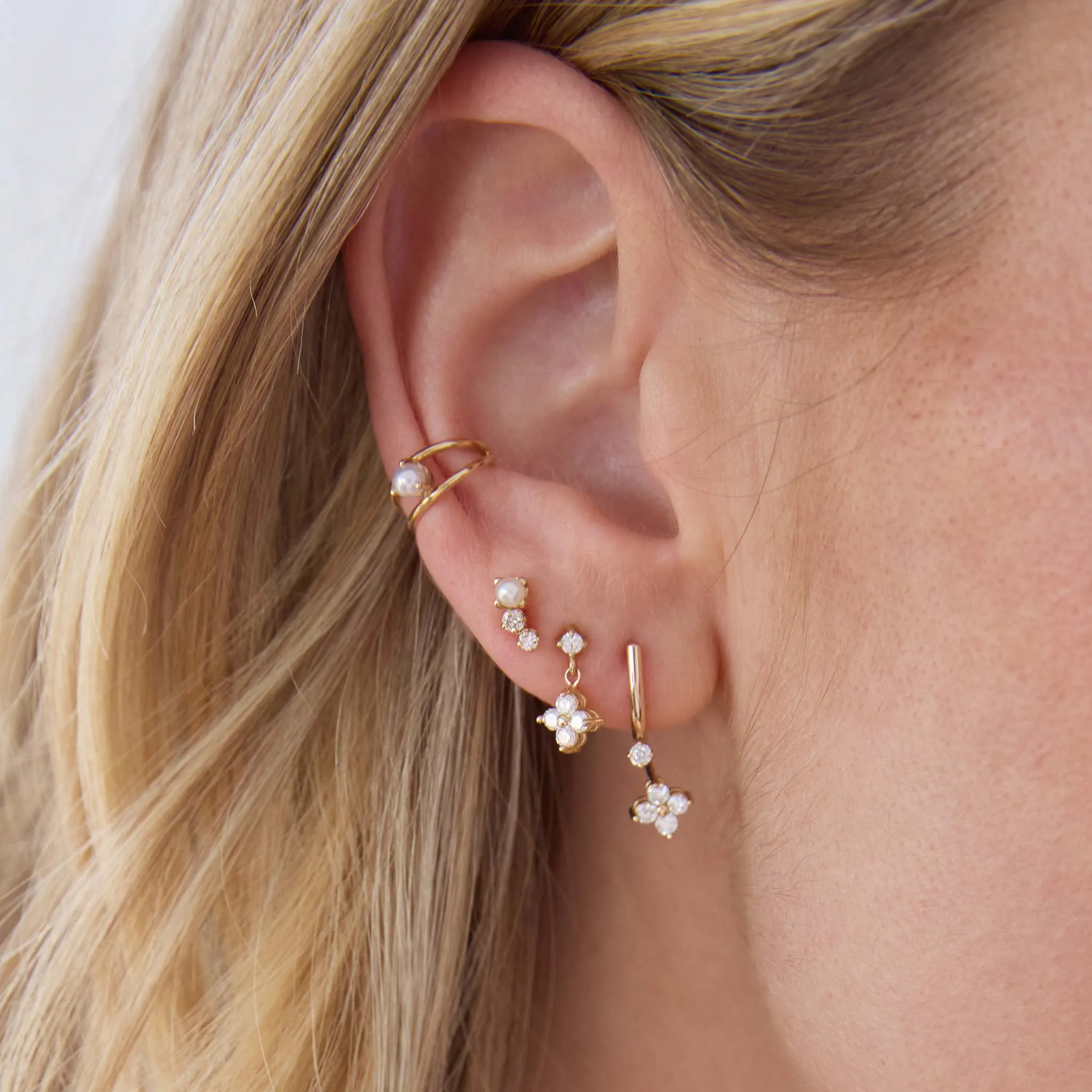 14k 3 Graduated Prong Pearl & Diamond Curve Studs