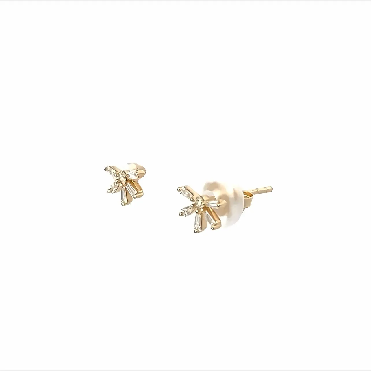 14K Yellow Gold Baguette And Round Diamond Fashion Stud Earrings (.20ctw)