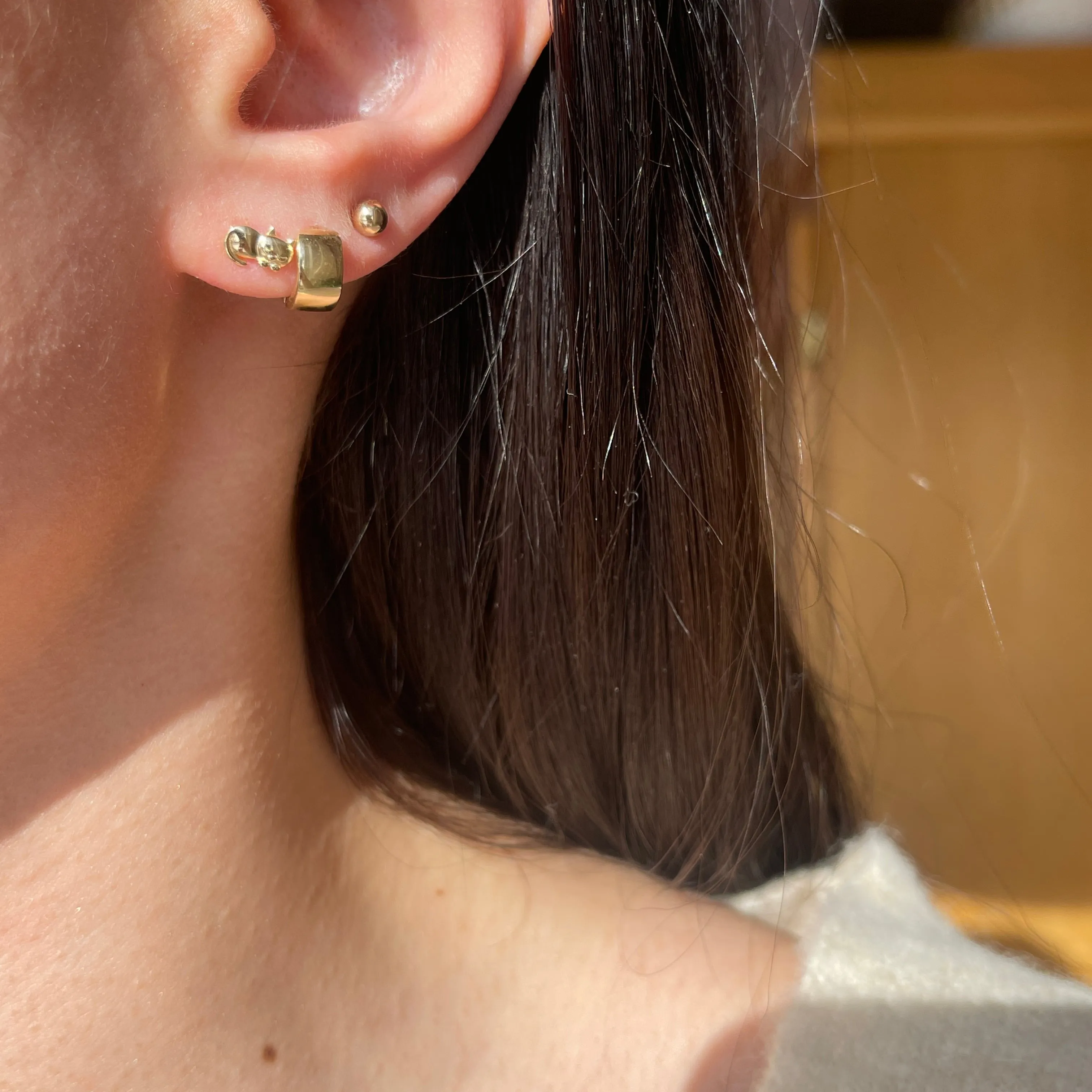 14KT Yellow Laying Kitty Cat Post Stud Earrings