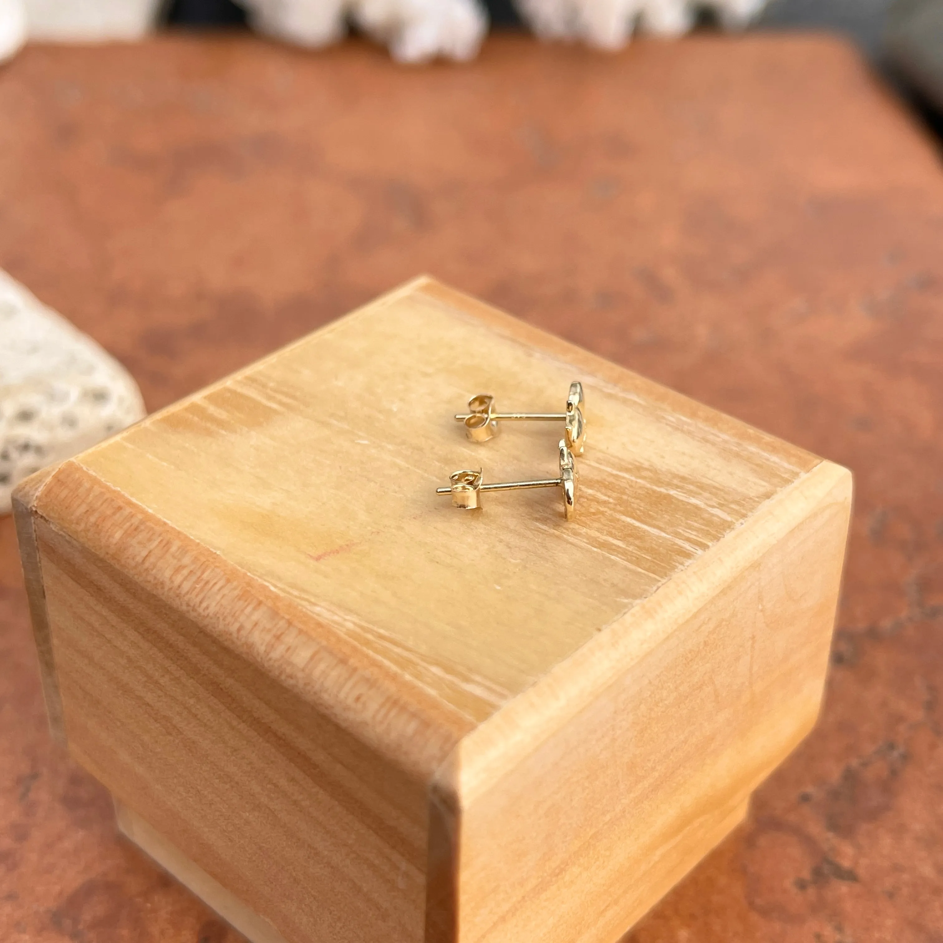 14KT Yellow Laying Kitty Cat Post Stud Earrings