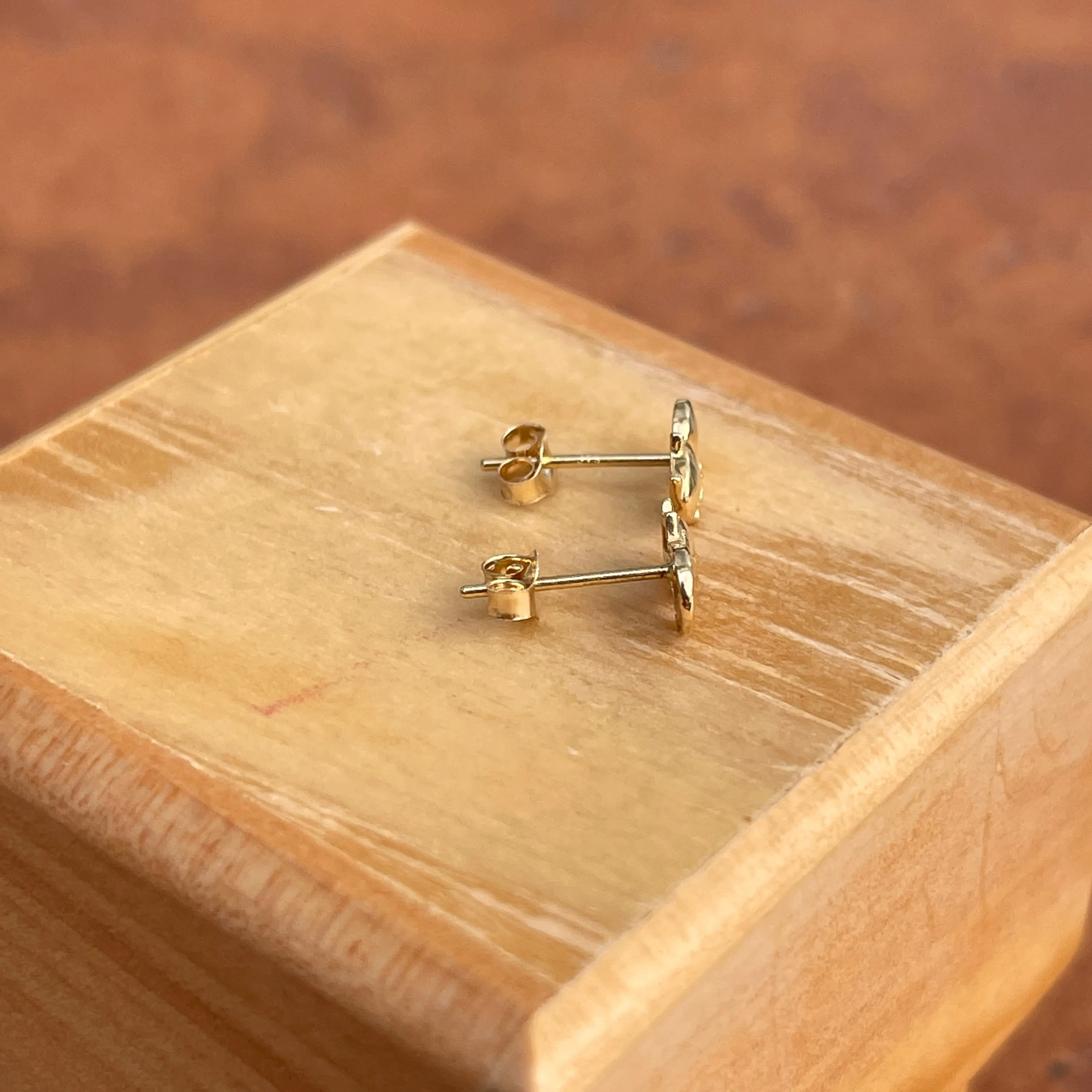 14KT Yellow Laying Kitty Cat Post Stud Earrings
