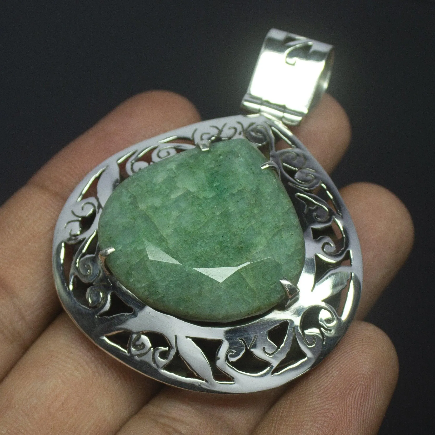 25.6g, Totally Handmade Natural Emerald Heart Shape 925 Sterling Silver Pendant