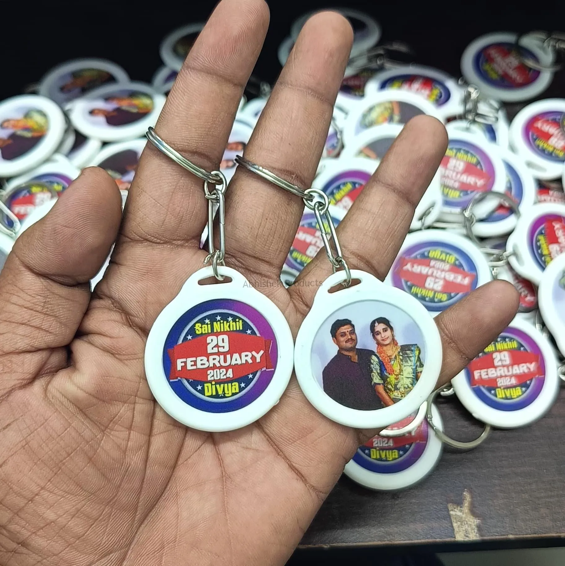 35X35 mm ROUND KEYCHAIN - 2 SIDE STICKER TYPE - 100 PCS