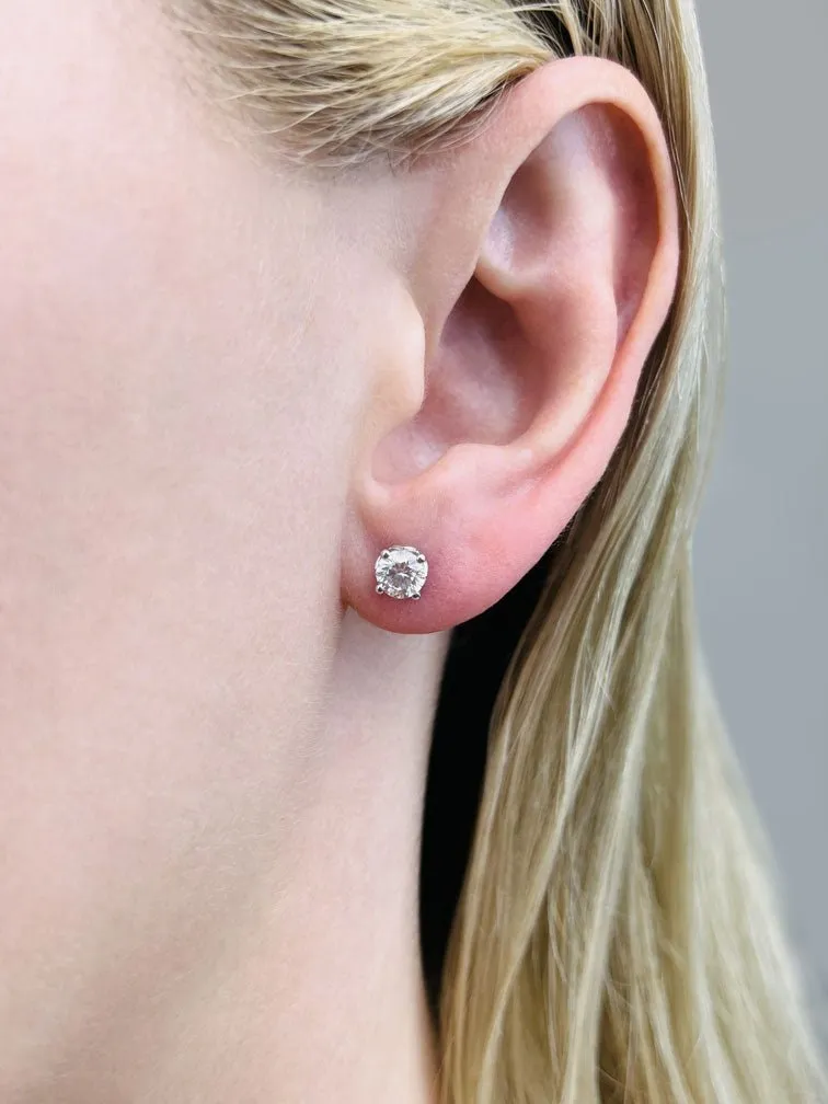 Beautiful Tulip Diamond Stud Earrings with 0.25 ct.(finished) 3.2mm