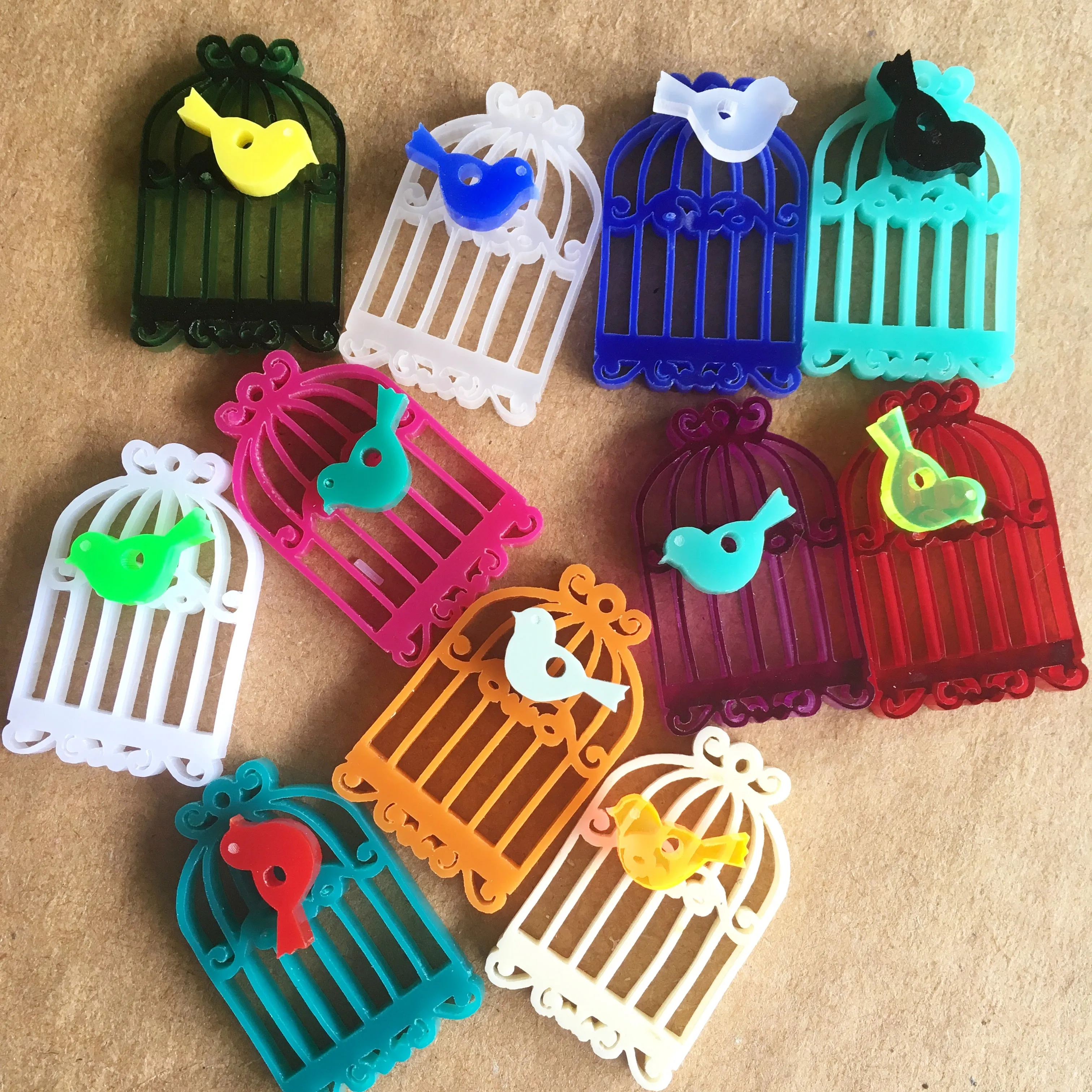 Birds (10mm) and Birdcages (30mm) / 16 Pieces