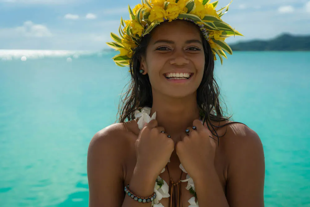 BORA BORA STUDS