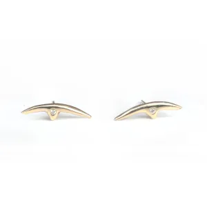 Breaker en pointe studs with pave diamonds