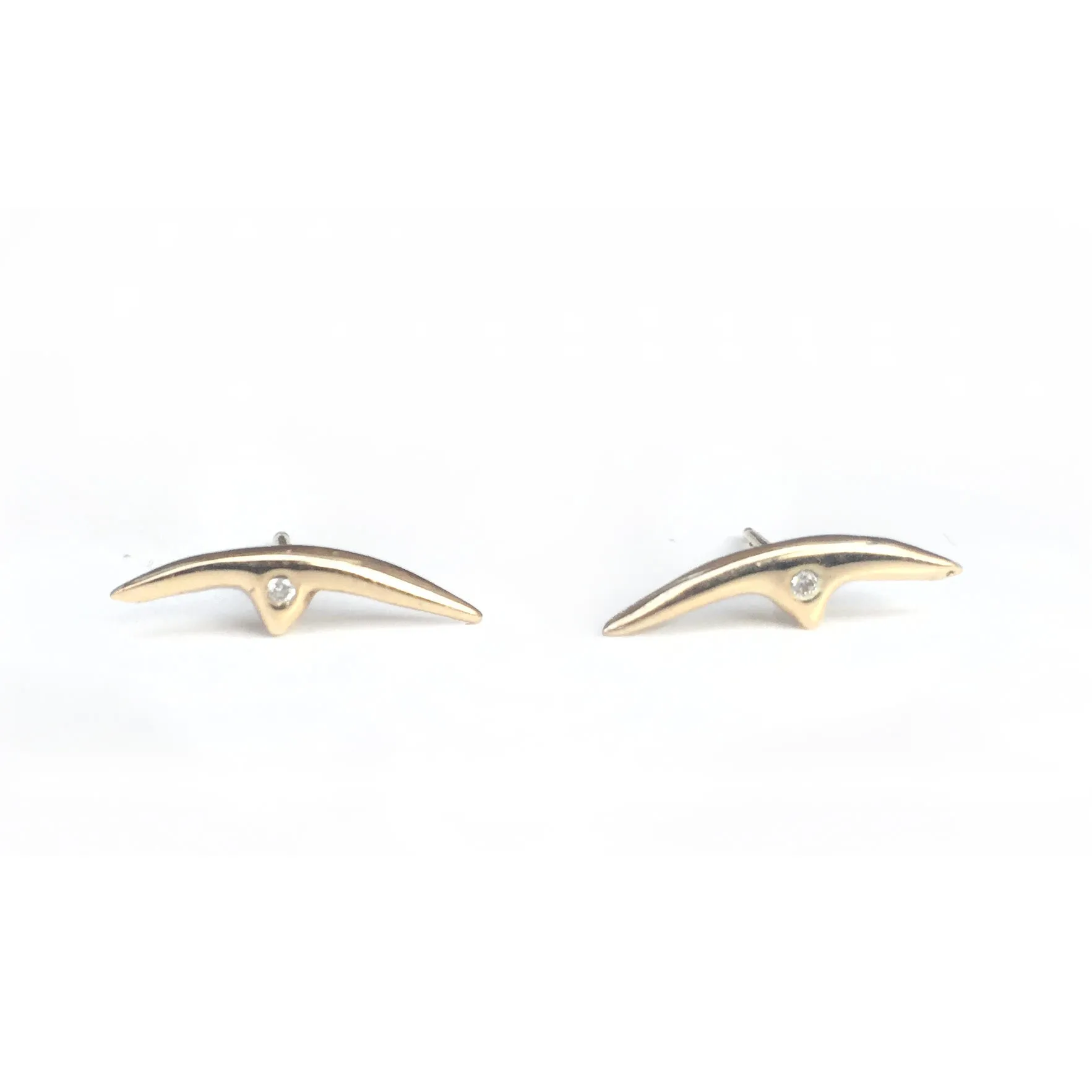 Breaker en pointe studs with pave diamonds