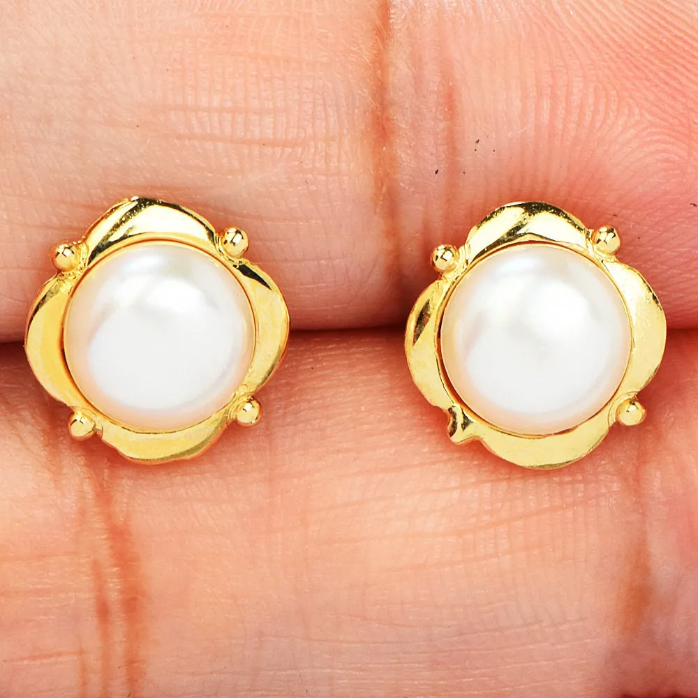 Button Pearl Stud Earrings in Square Yellow Gold Frame