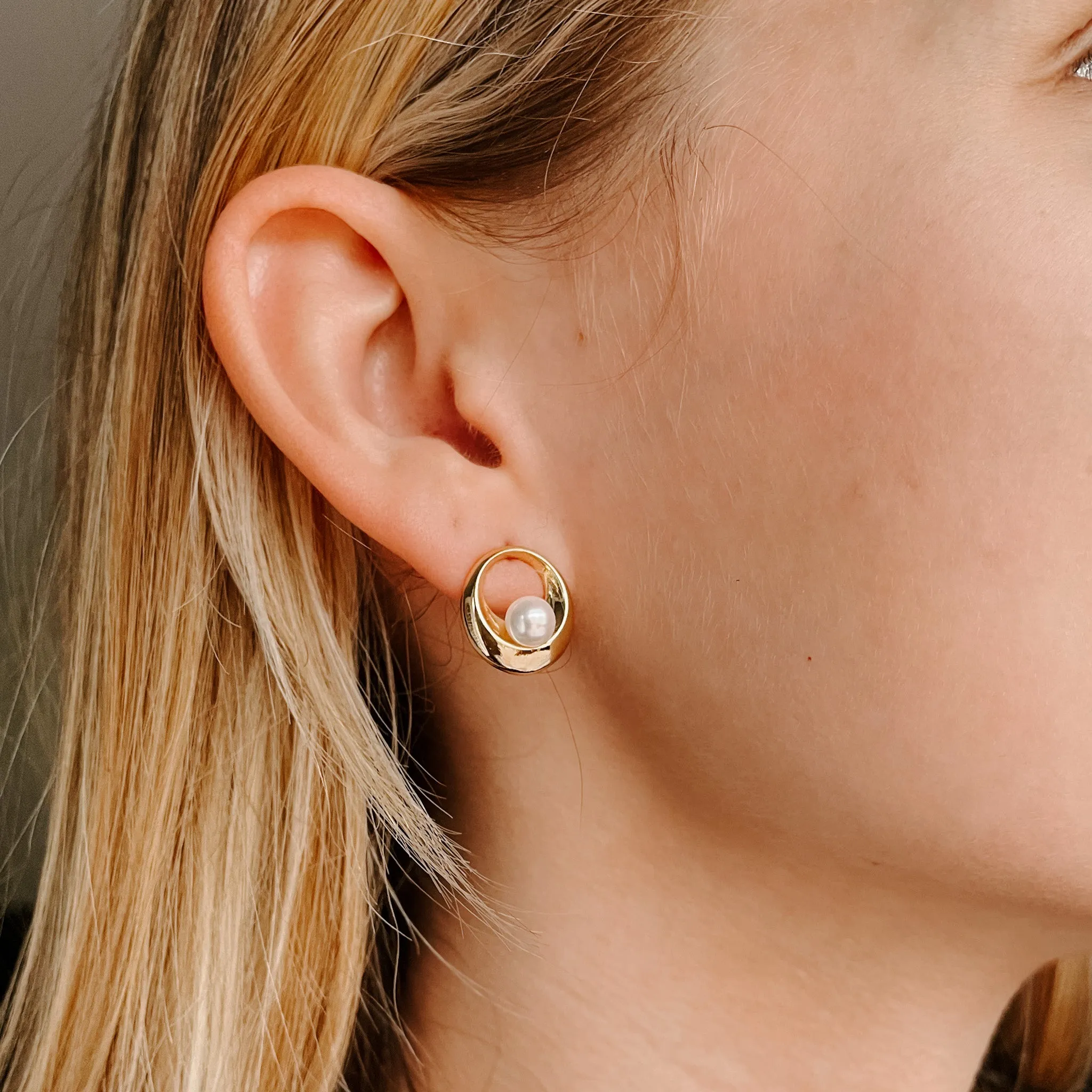 Circle Pearl Stud Earrings - 14K Gold Dipped