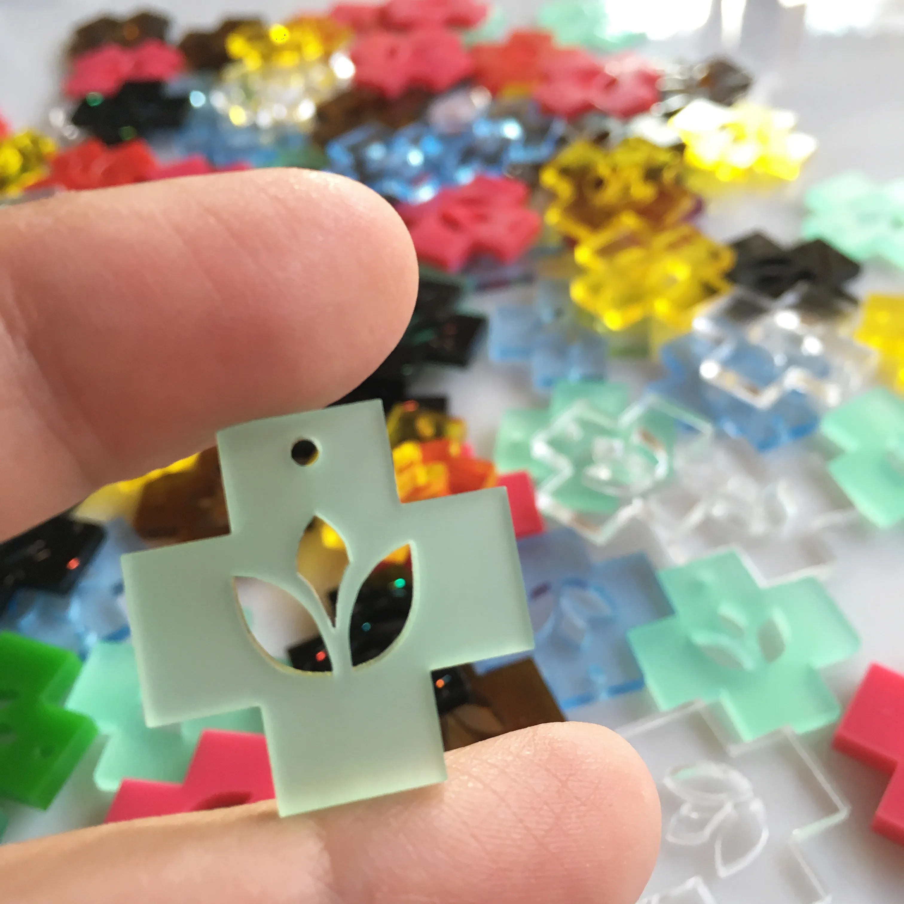 Cross with Lotus Flower / 10 Pieces, 30mm