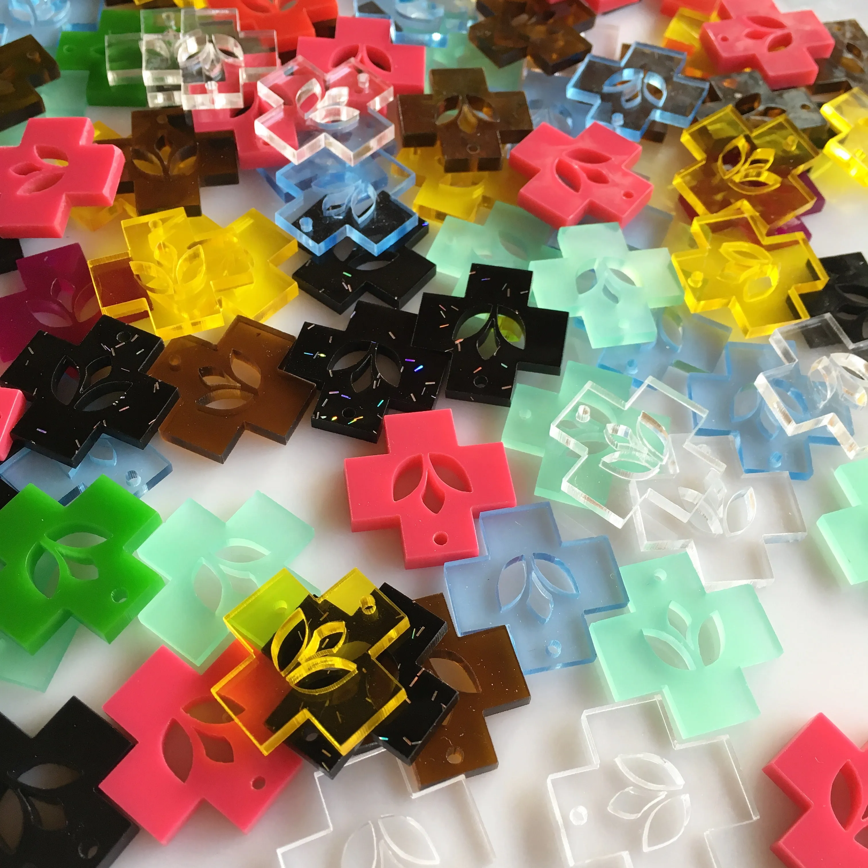 Cross with Lotus Flower / 10 Pieces, 30mm