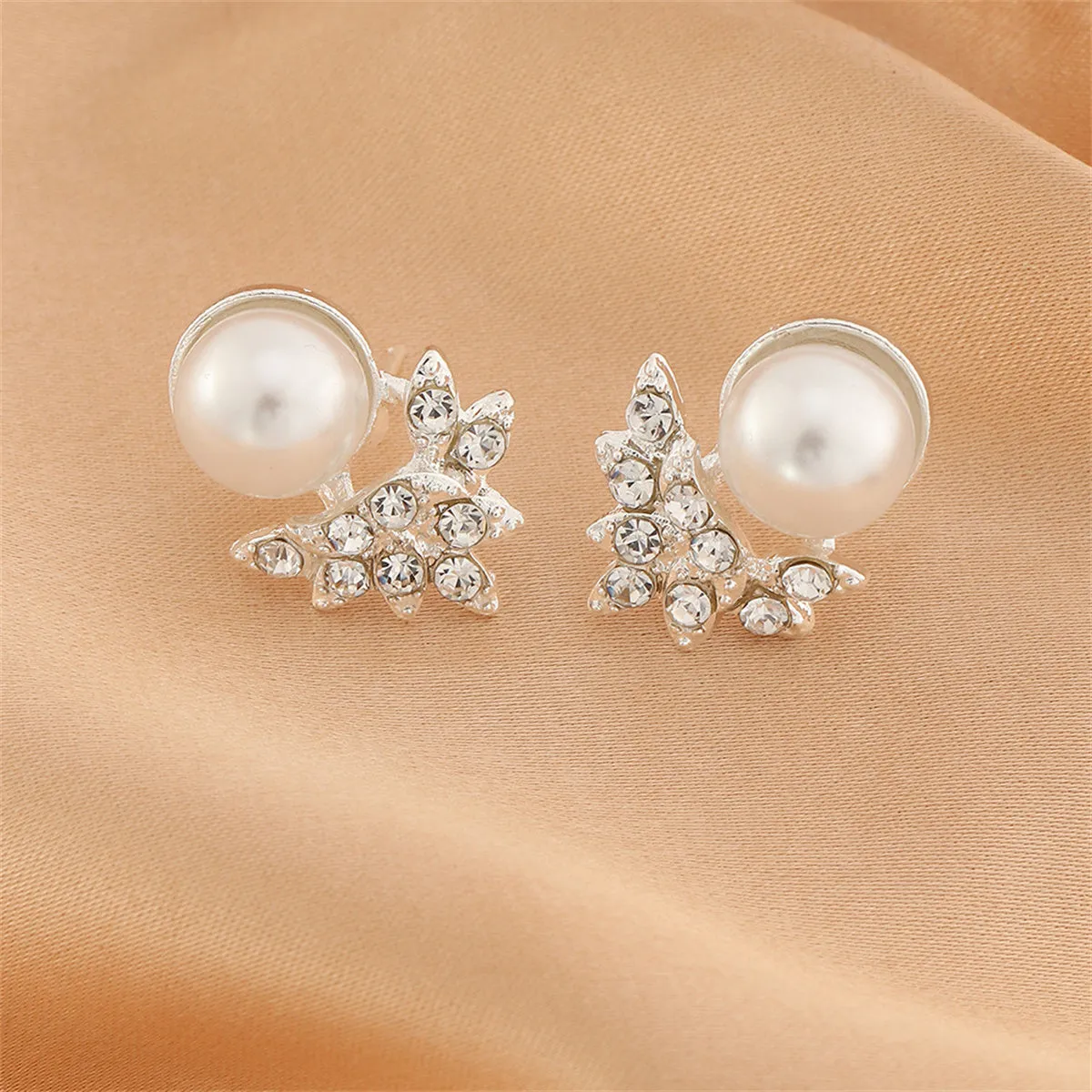 Cubic Zirconia & Pearl Silver-Plated Round Leaf Stud Earrings