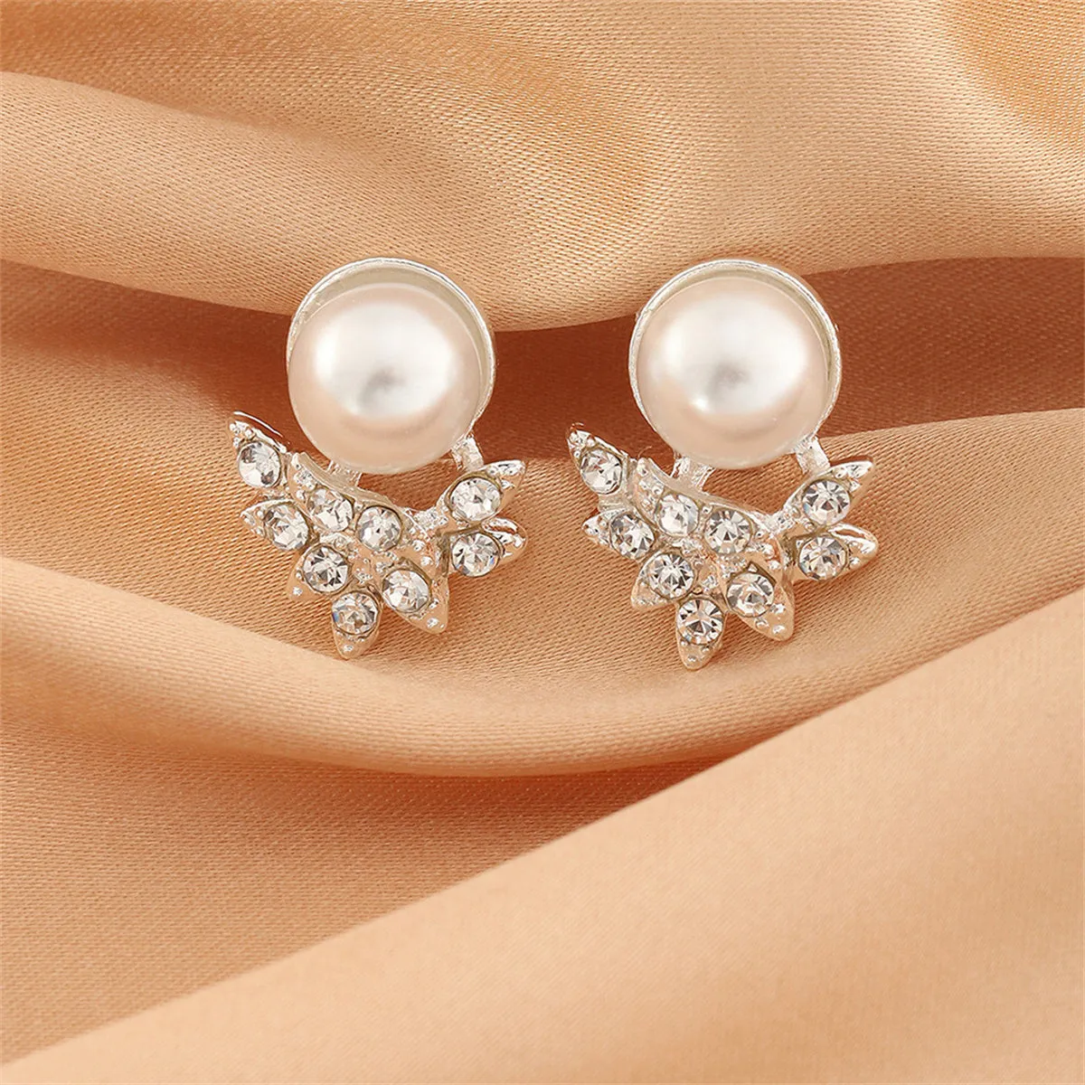 Cubic Zirconia & Pearl Silver-Plated Round Leaf Stud Earrings
