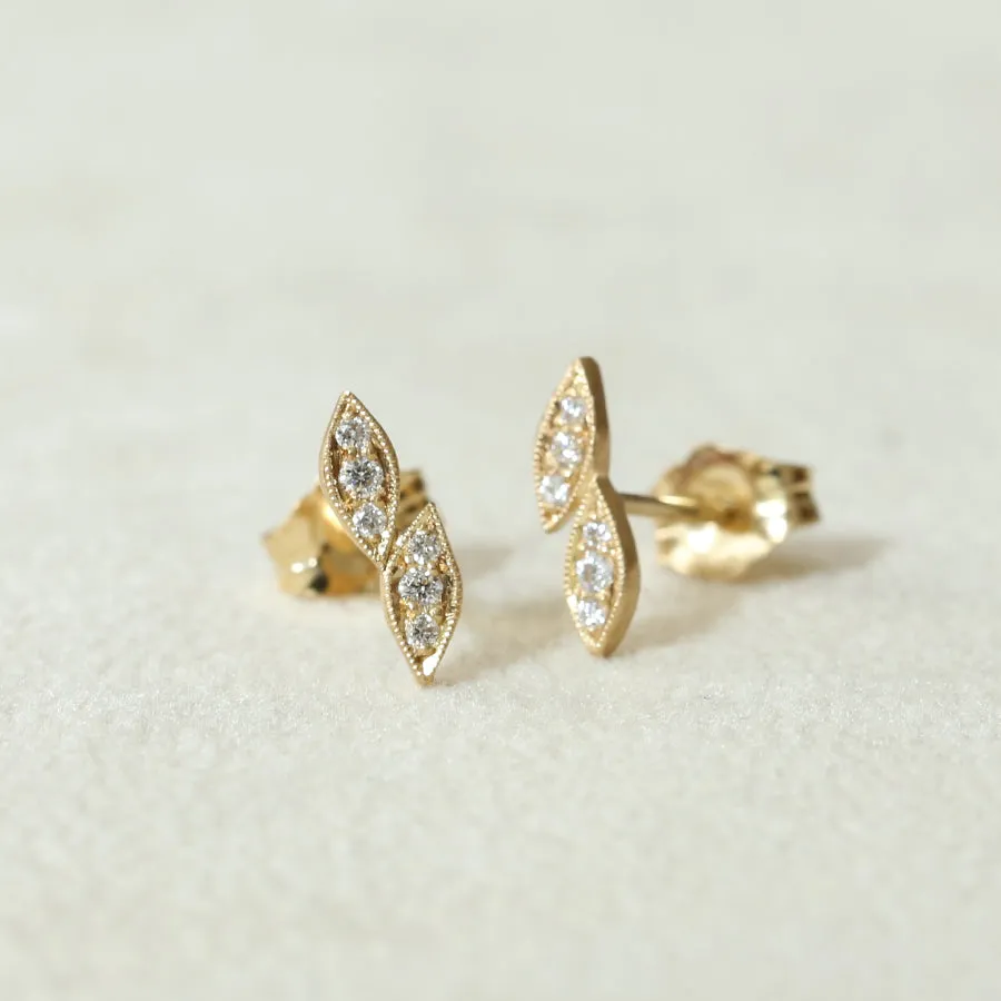 Double leaf studs