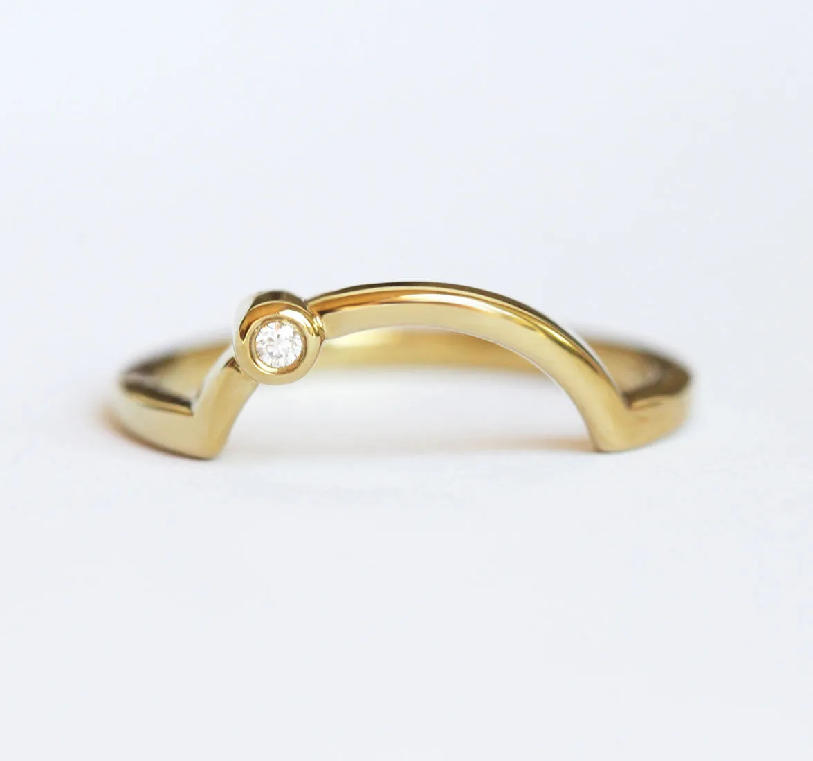 Eclipse Moissanite Curved Band