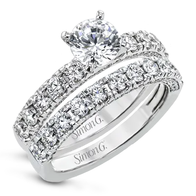 Engagement Ring in 18k Gold with Diamonds