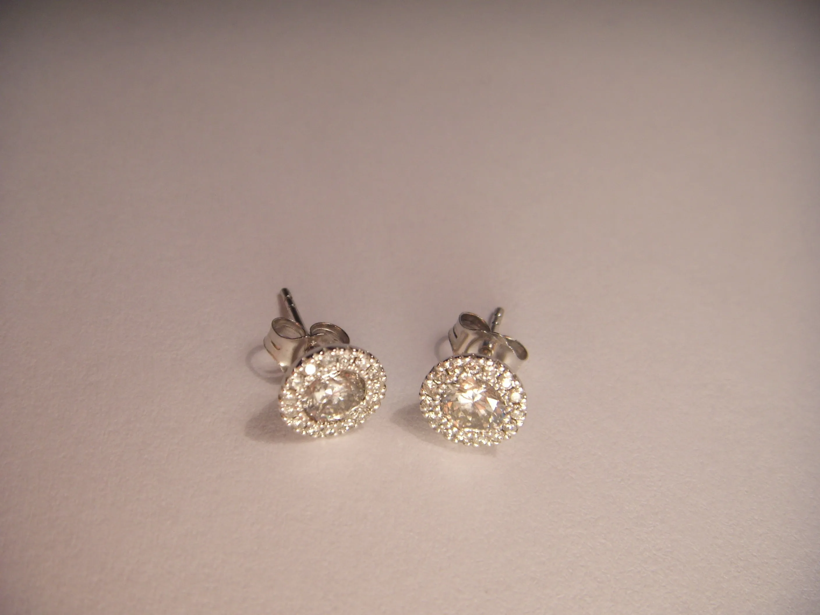 Fabulous Estate 14K White Gold Diamond Solitaire Stud Studs Earrings