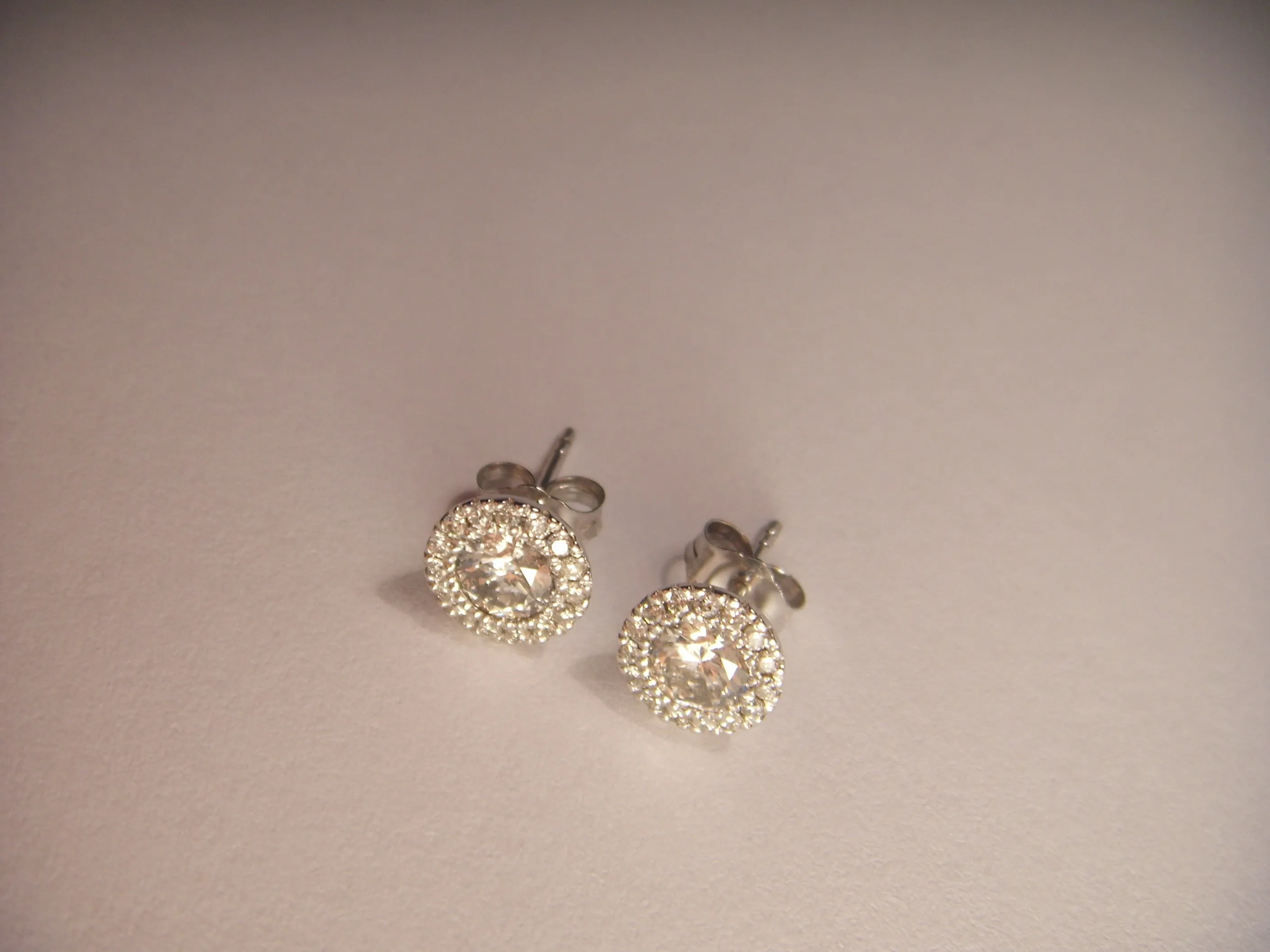 Fabulous Estate 14K White Gold Diamond Solitaire Stud Studs Earrings