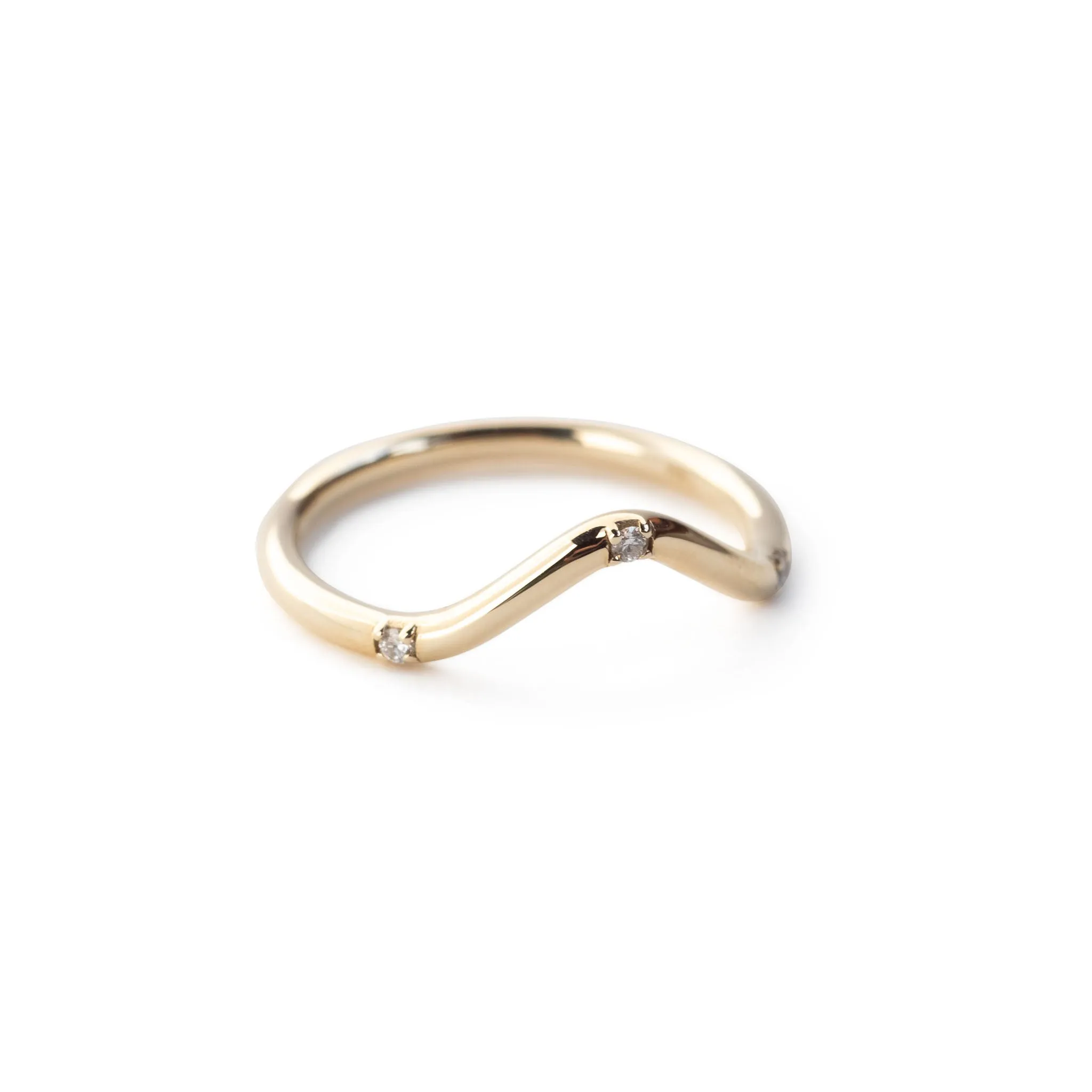 Gentle Three Diamond Arch Band in Yellow Gold