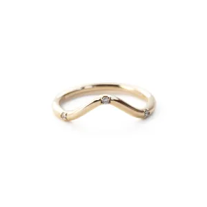 Gentle Three Diamond Arch Band in Yellow Gold