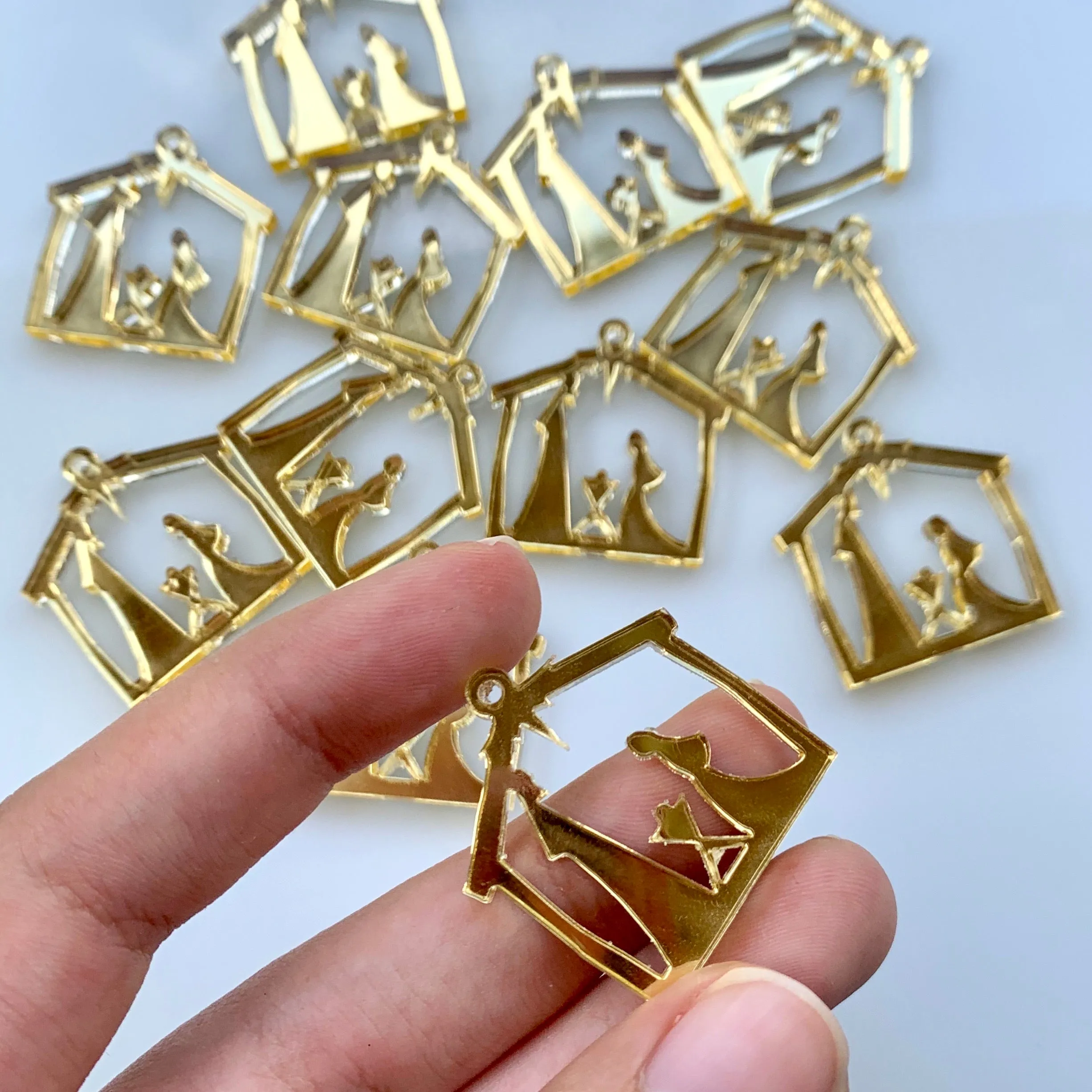 Gold Nativity Manger Scene Charm / Dije Dorado Pesebre/ 12 Pieces, 30mm