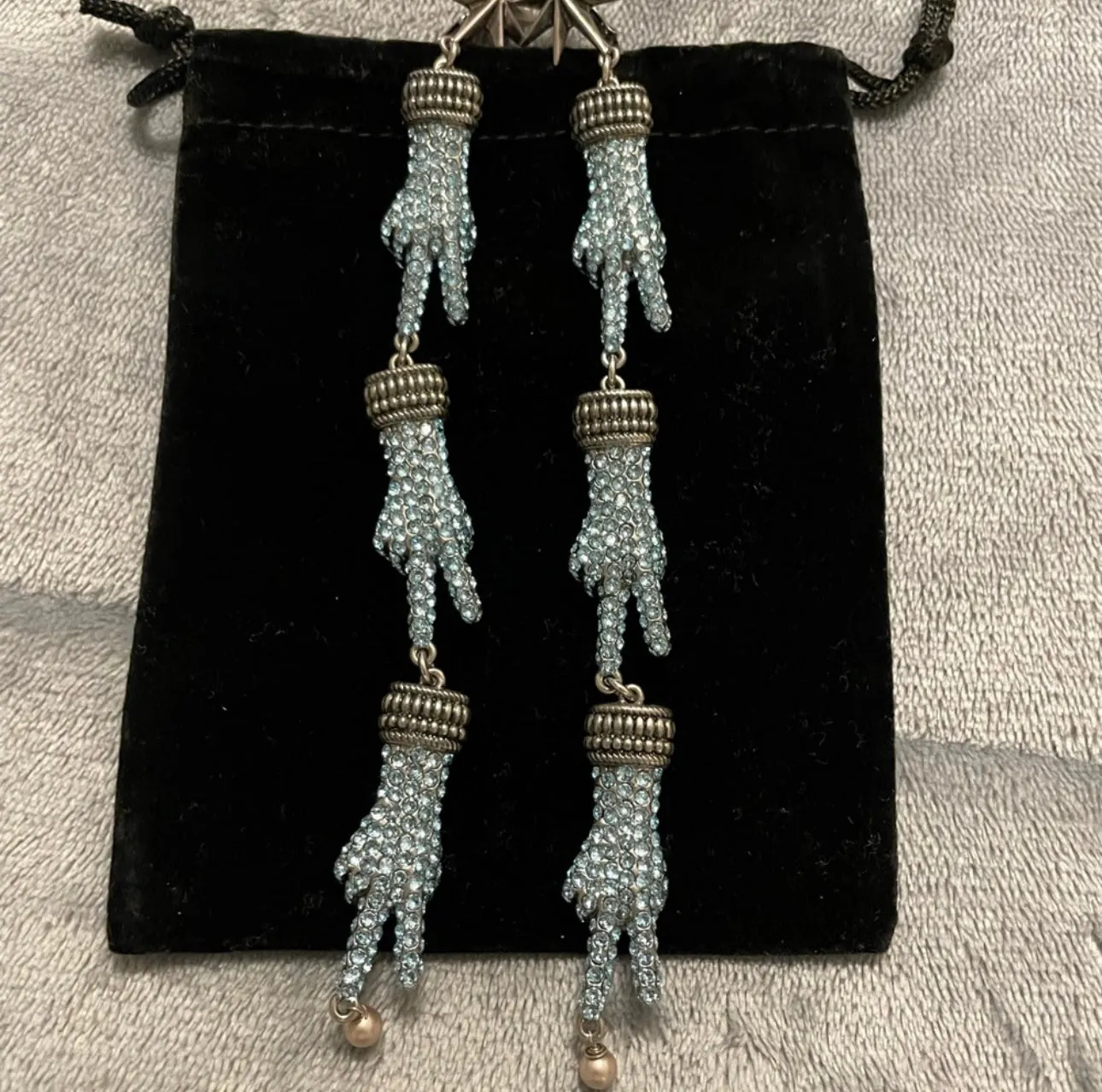 Gucci Peace Sign Hand Motif Clip-on Earrings in Silver