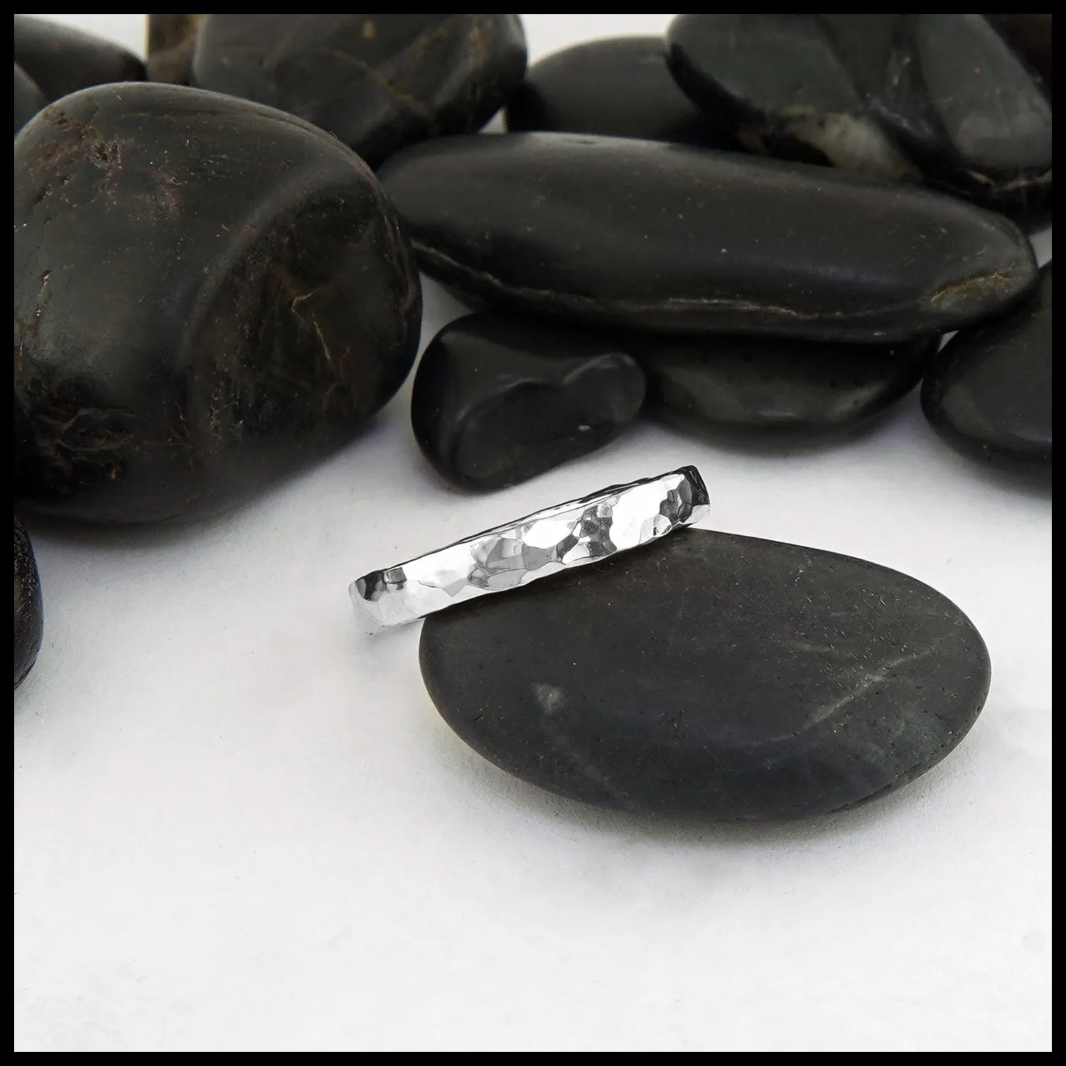 Hammered Band in 14K Gold