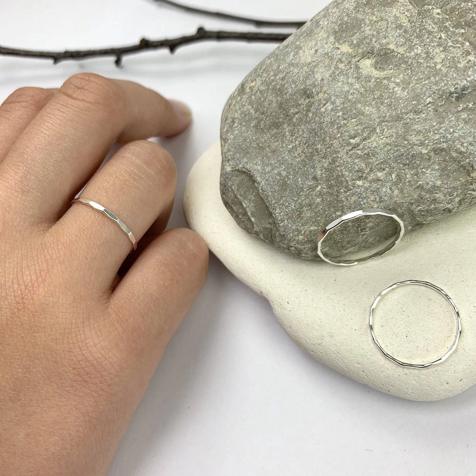 HAMMERED RING
