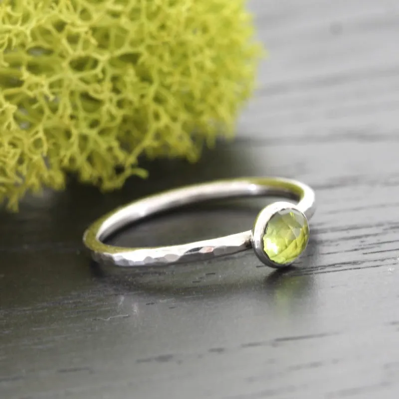 Hammered Silver Peridot Ring - PLUMERIA
