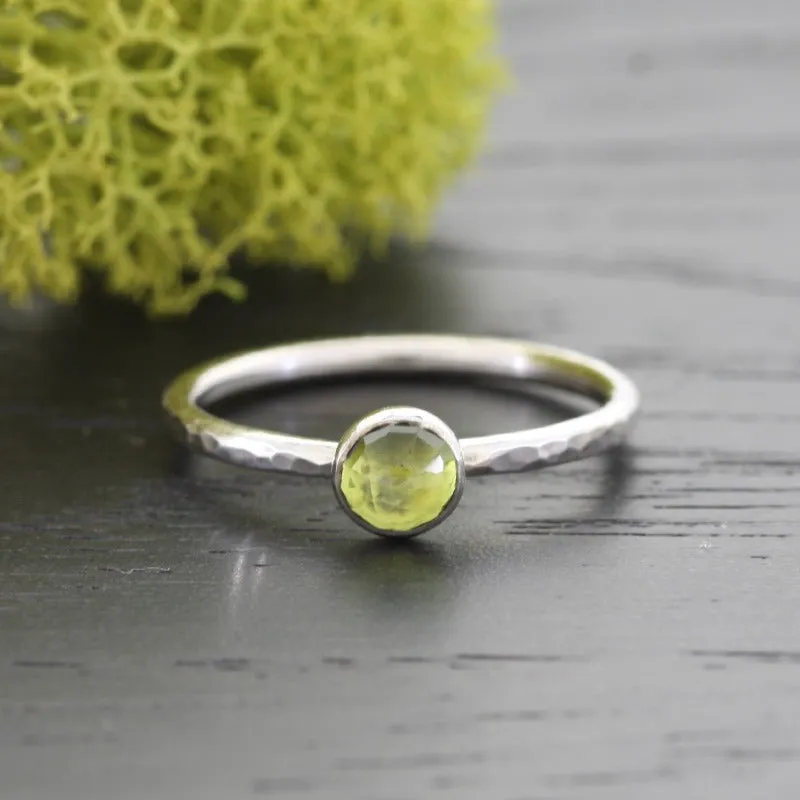 Hammered Silver Peridot Ring - PLUMERIA