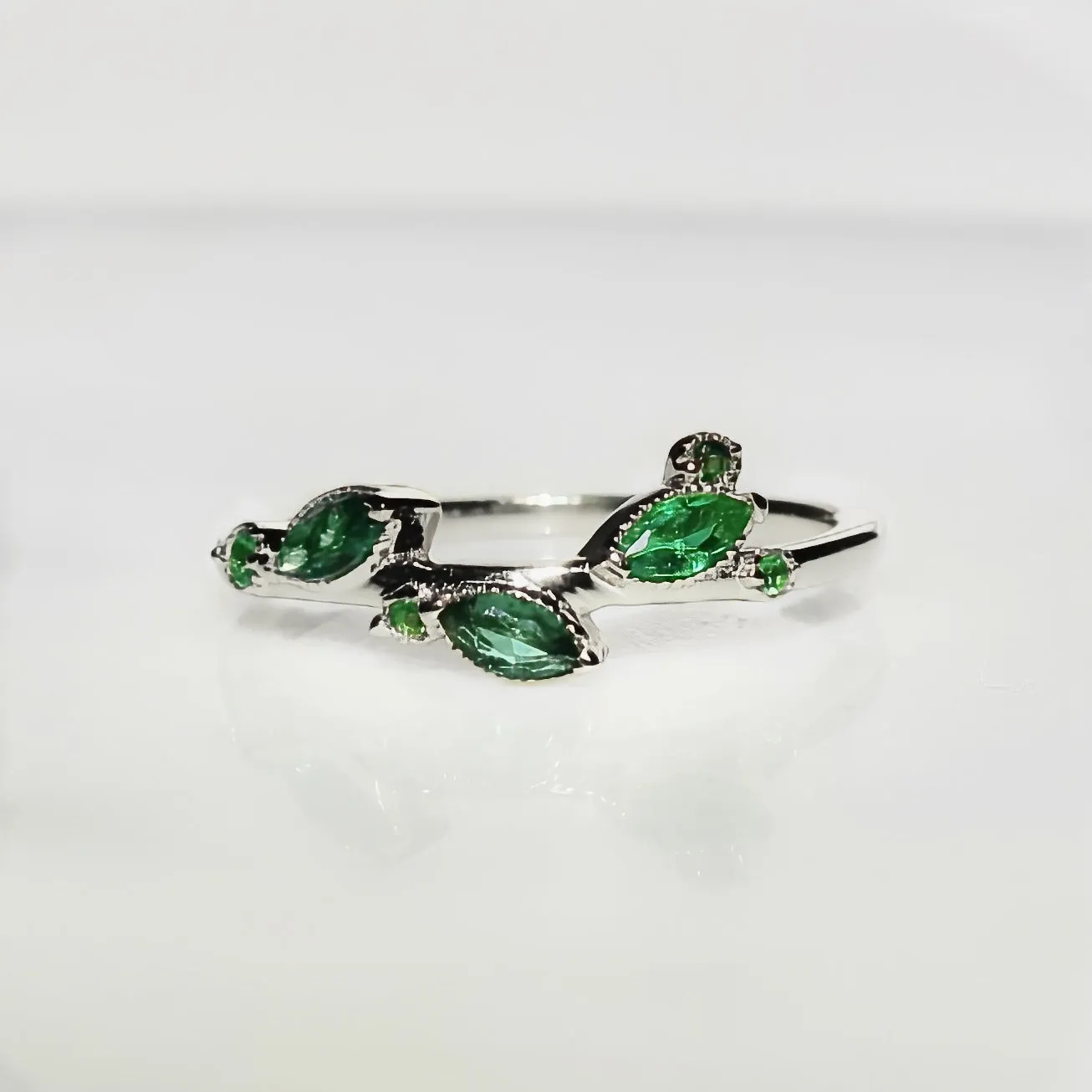 Laurel Emerald Vine Ring