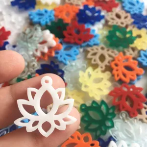 Lotus Flower / 10 Pieces, 30mm