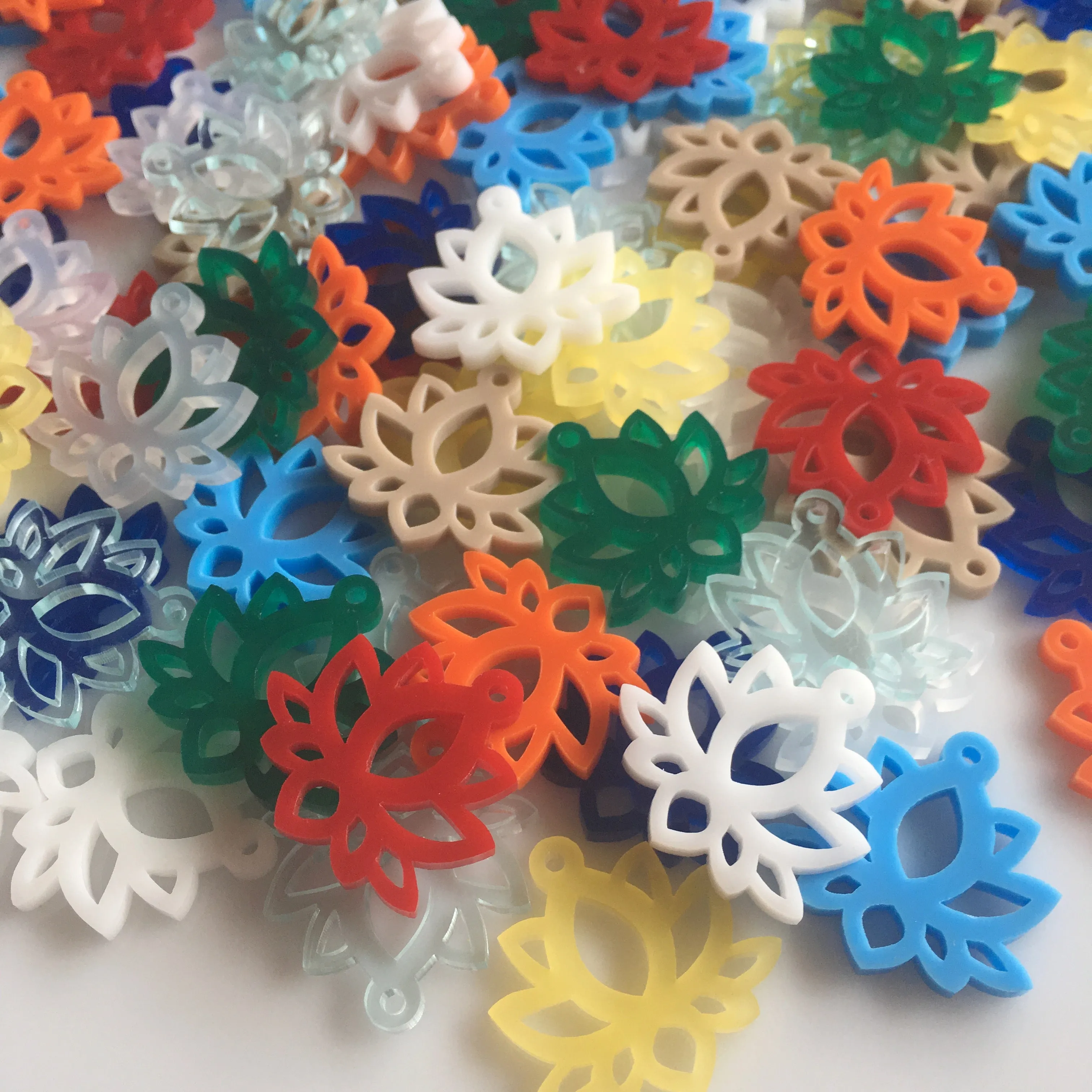 Lotus Flower / 10 Pieces, 30mm