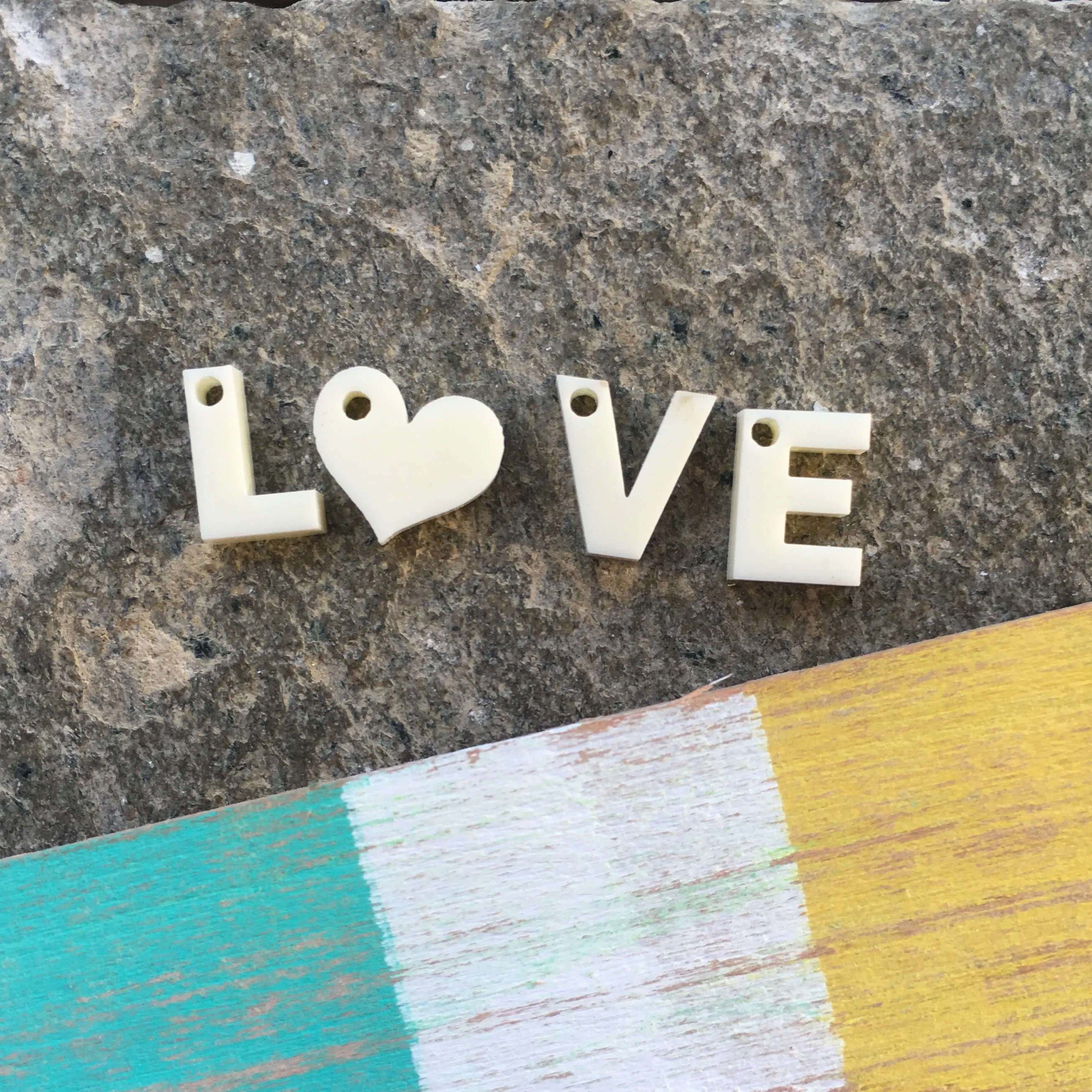 Love Letters Charms / 24 Pieces, 11mm
