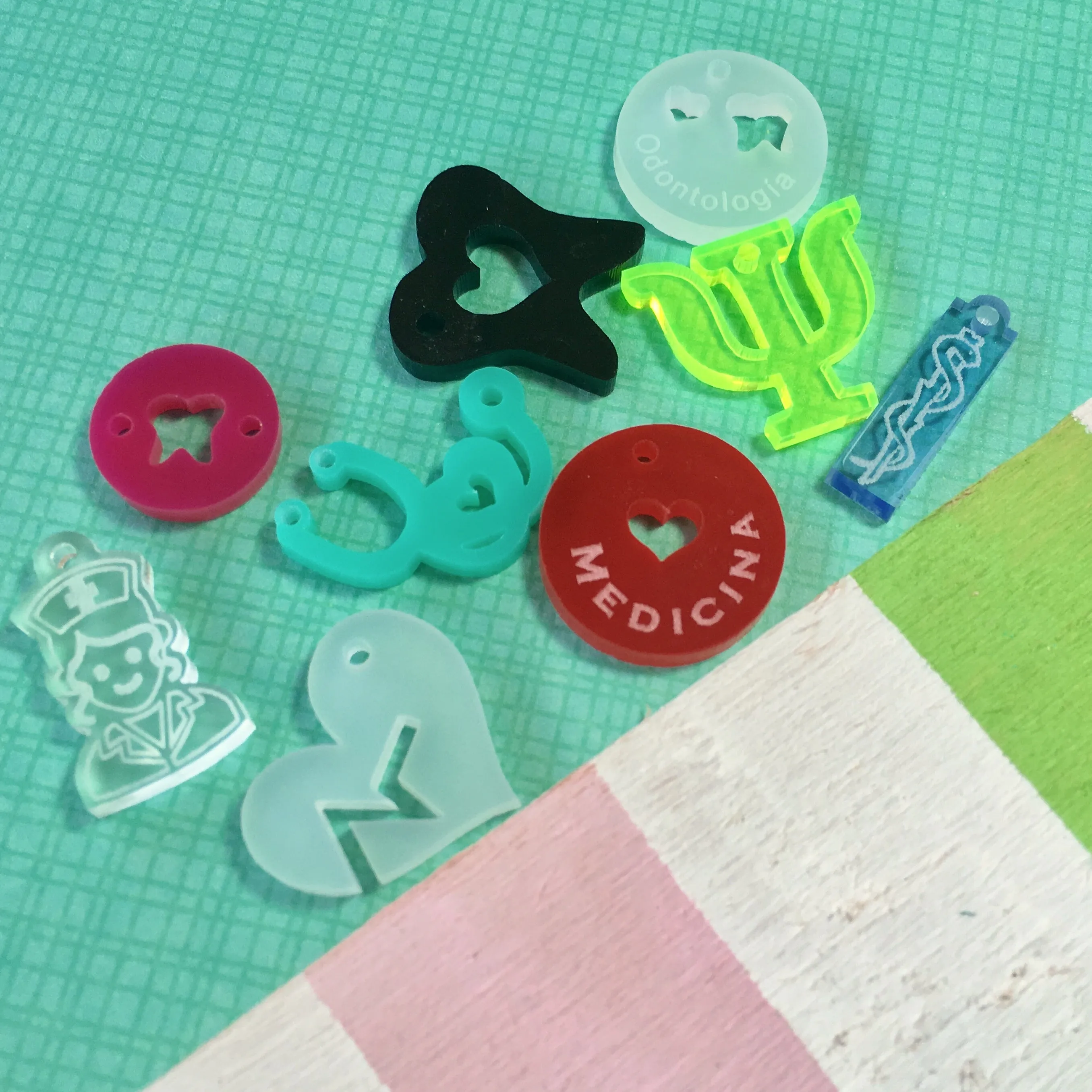Medicine-themed Charms / 9 Pieces, 15-30mm