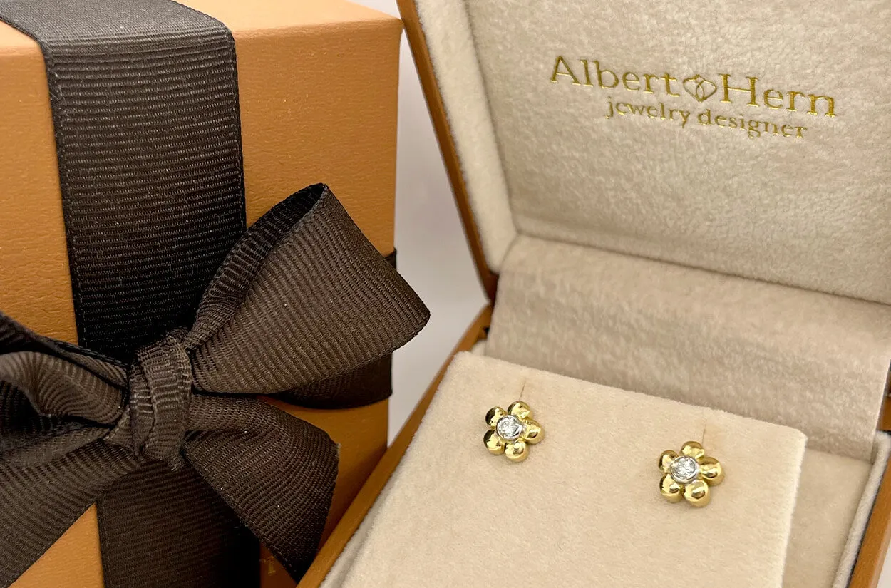 Mini Earrings 18kt Gold Flower & Bezel Diamond Studs