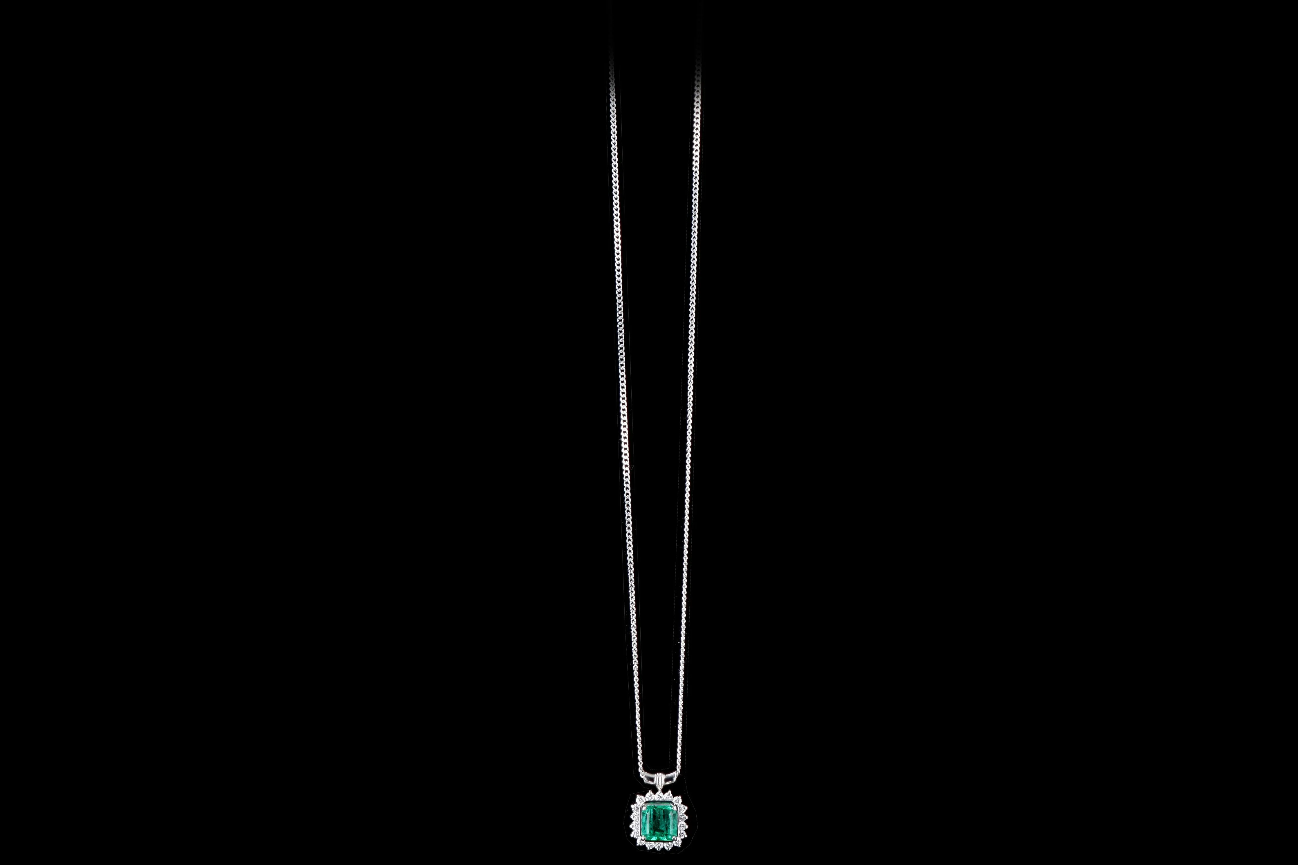 Modern Platinum 1.32 Carat Natural Emerald & Diamond Halo Pendant Necklace