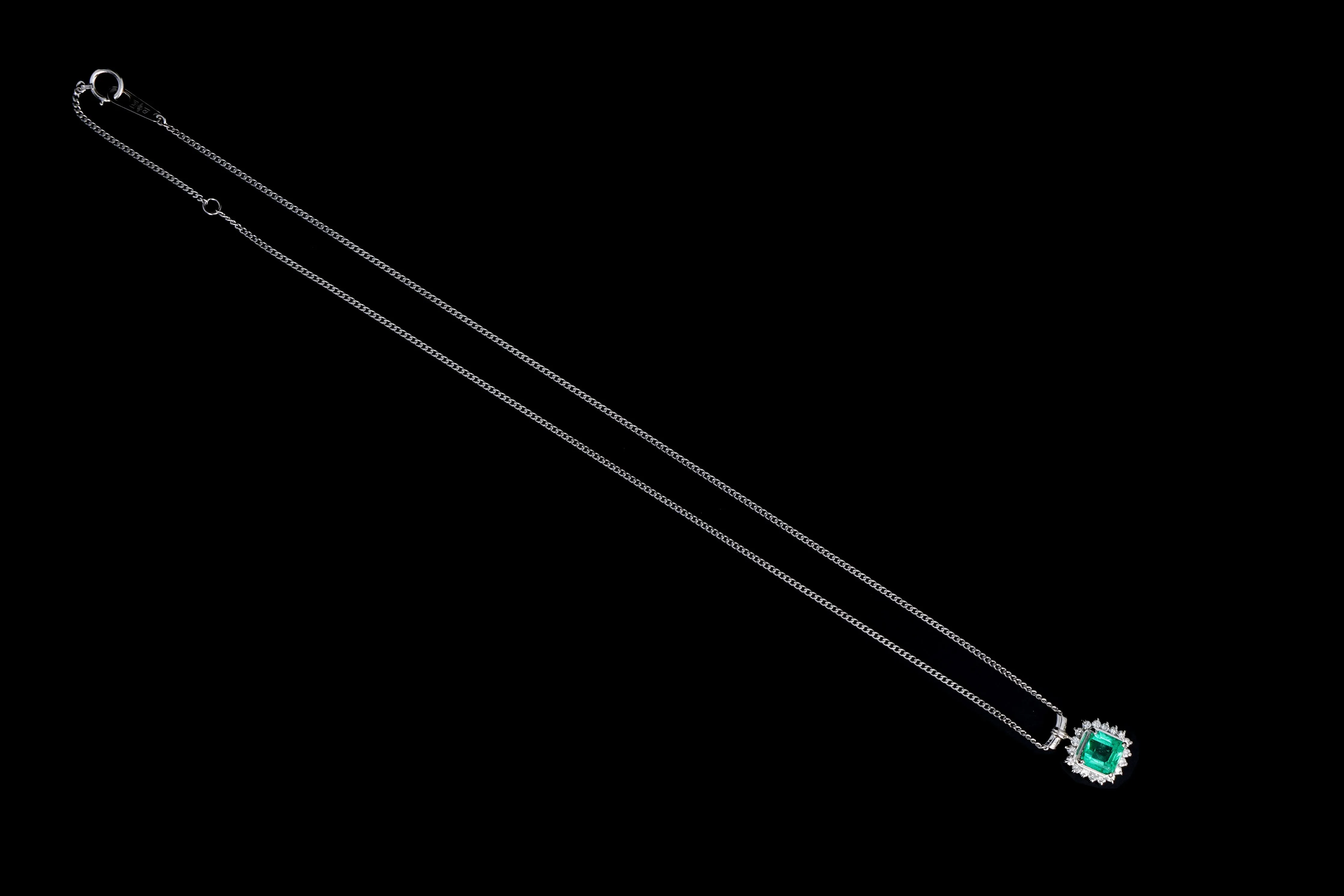 Modern Platinum 1.32 Carat Natural Emerald & Diamond Halo Pendant Necklace
