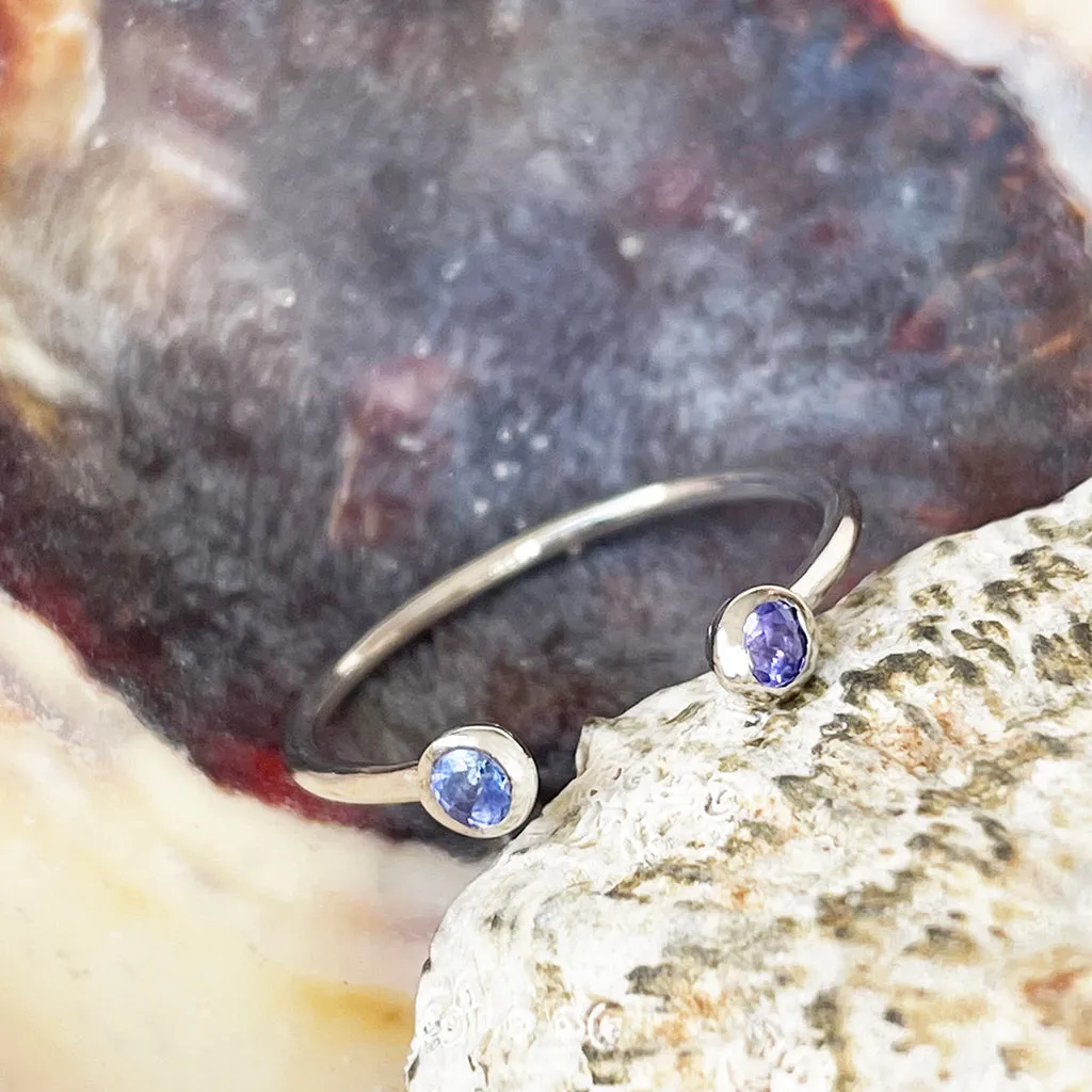 Open White Gold Double Bezel 2,5mm Tanzanite Stacking Ring