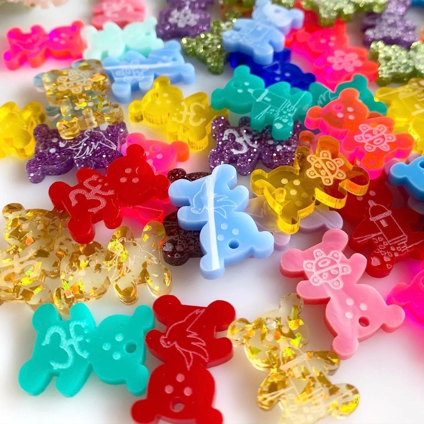 Ositos con motivos taínos - 8 dijes, 20mm / Taino-inspired bear charms - 8 charms, 20mm