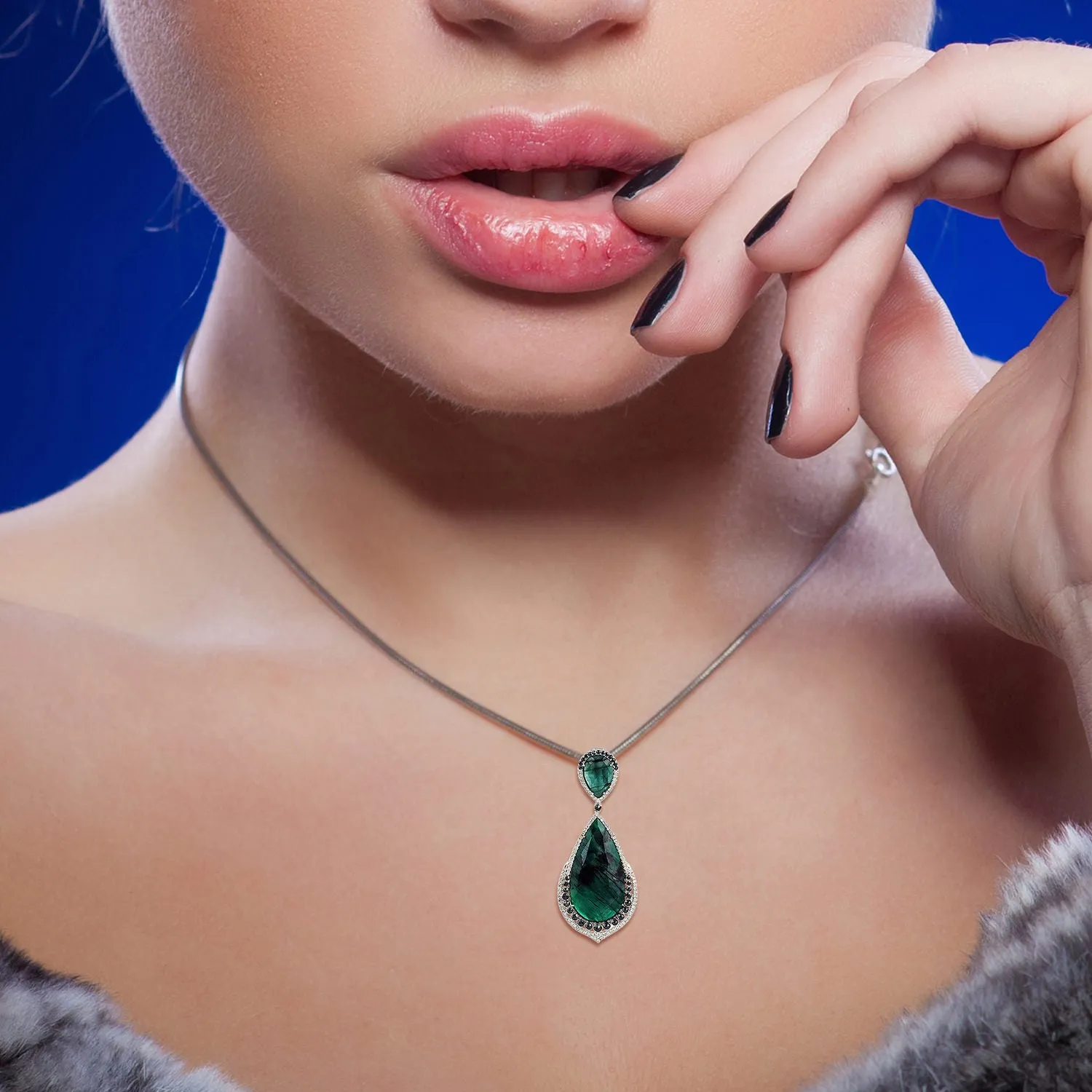 Pear Cut Emerald Pave Diamond Tear Drop Pendant Jewelry In 18K White Gold