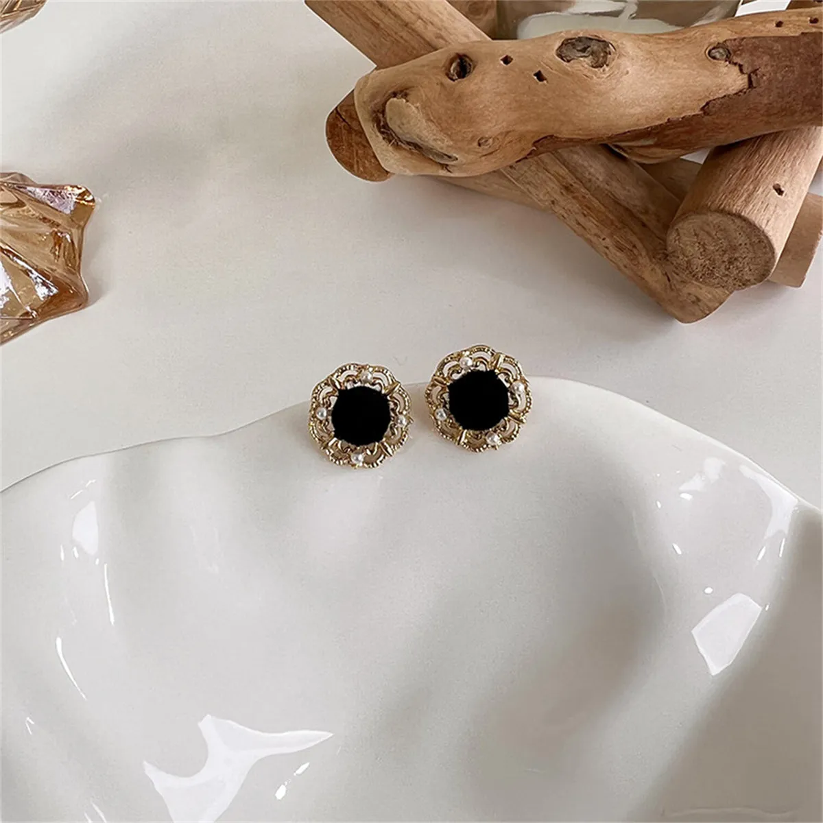 Pearl & Black Flocking 18K Gold-Plated Floral Stud Earrings