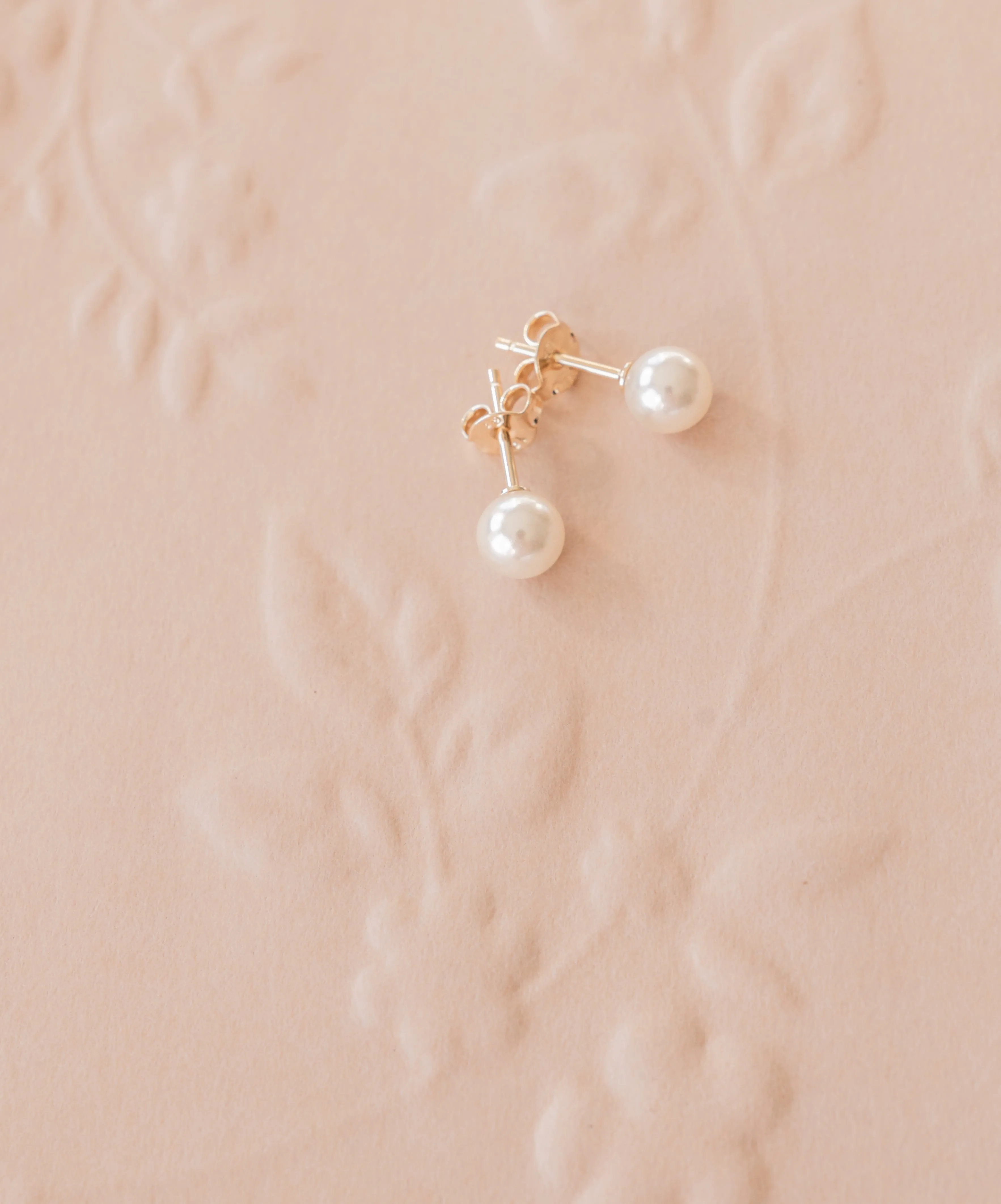 Pearl Stud