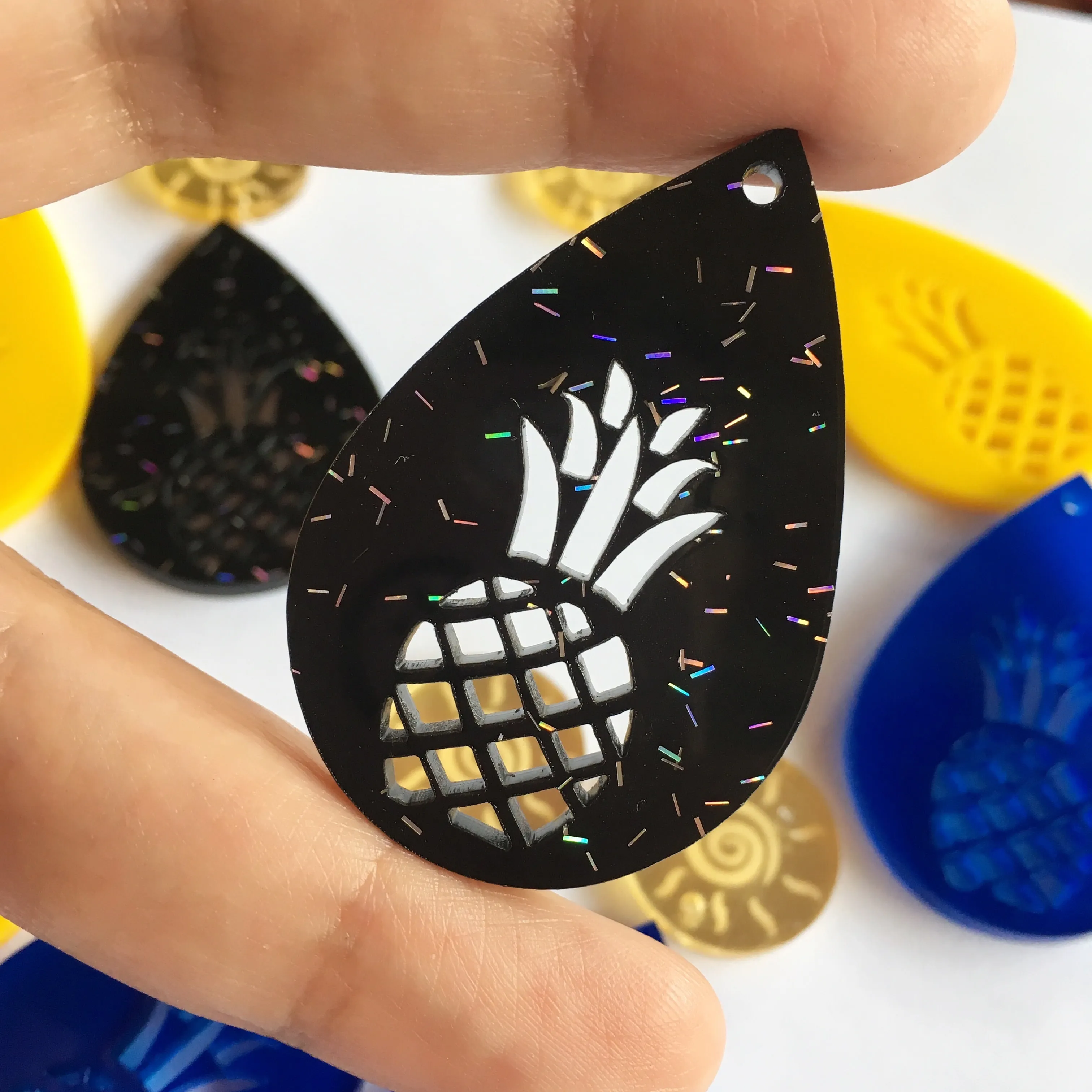 Pineapple Pendants/ 6 Pieces, 50mm