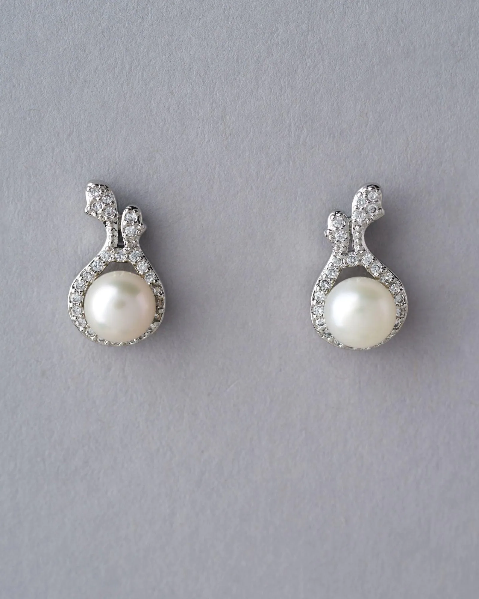 Pretty Stud Pearl Earring