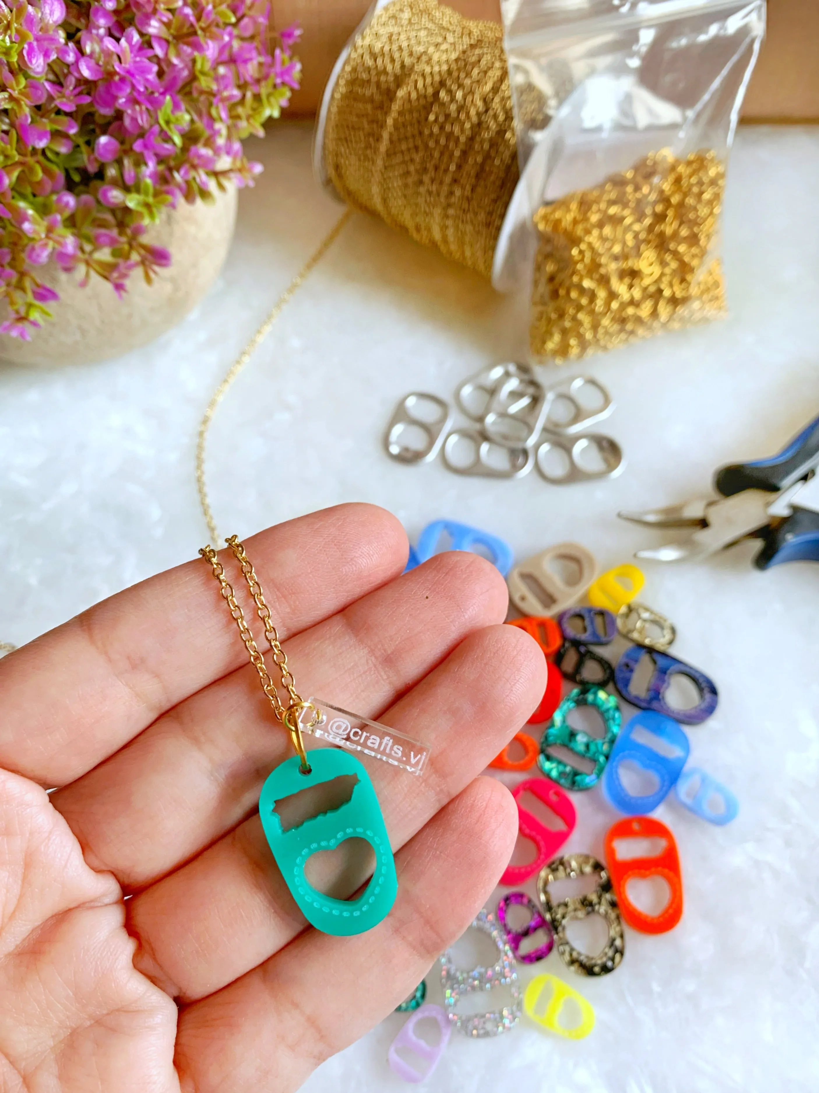 Puerto Rico soda pop tabs / anillas de latas / 10 Pieces, 25mm