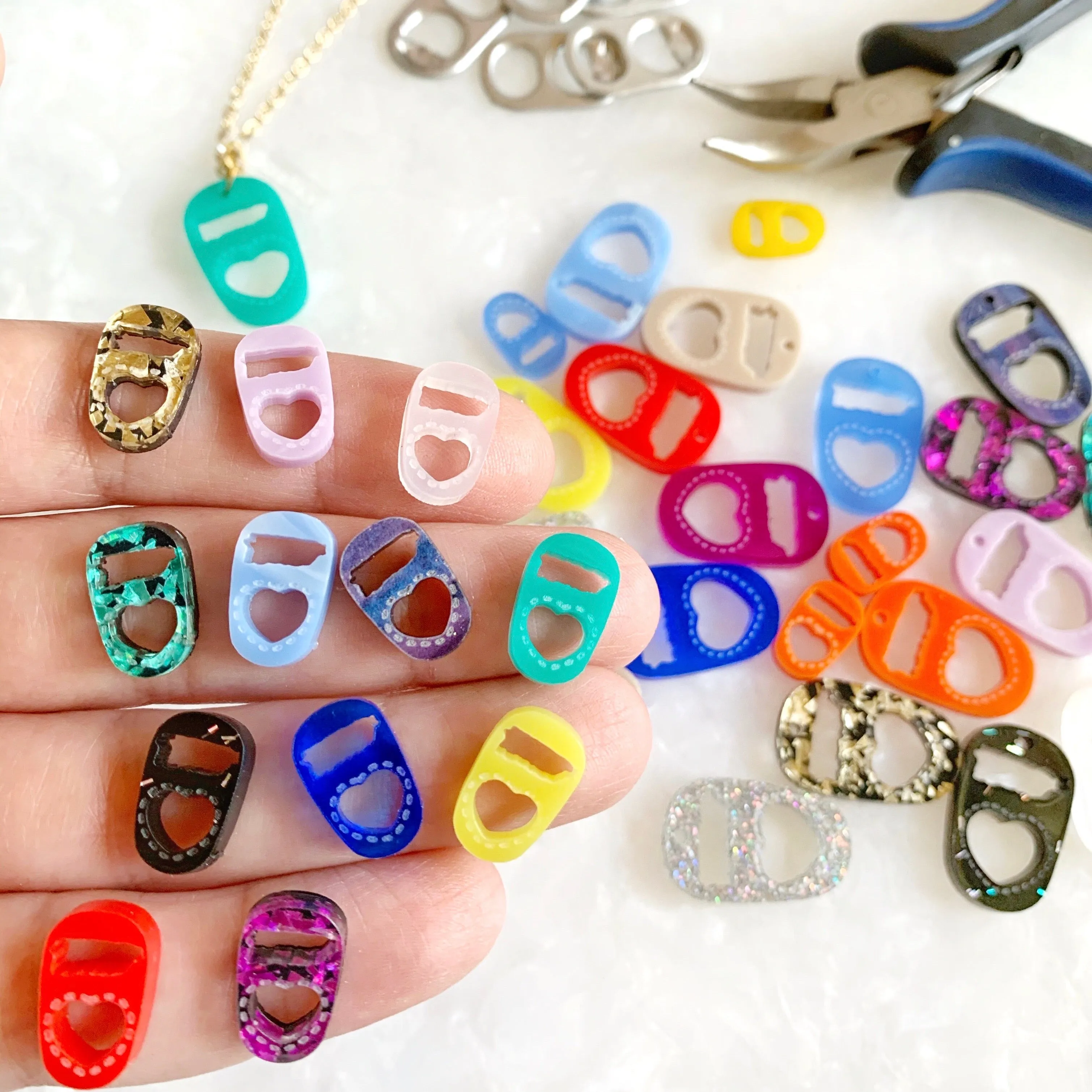 Puerto Rico soda pop tabs charms / anillas de latas / 10 Pieces, 15mm